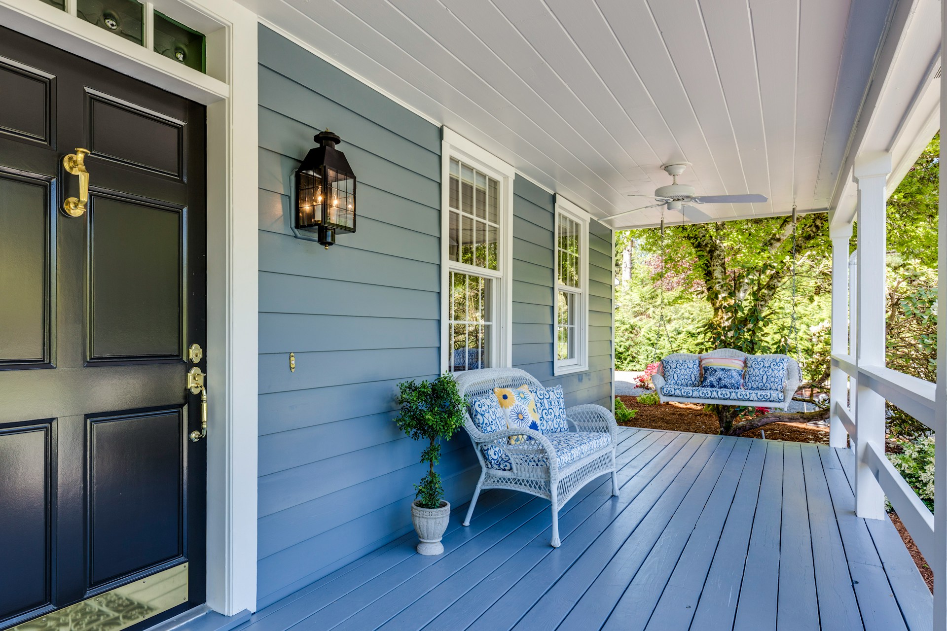 A front door | Source: Unsplash