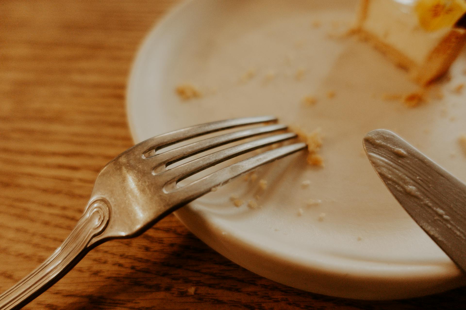 A close-up shot of a fork on a plate | Source: Pexels