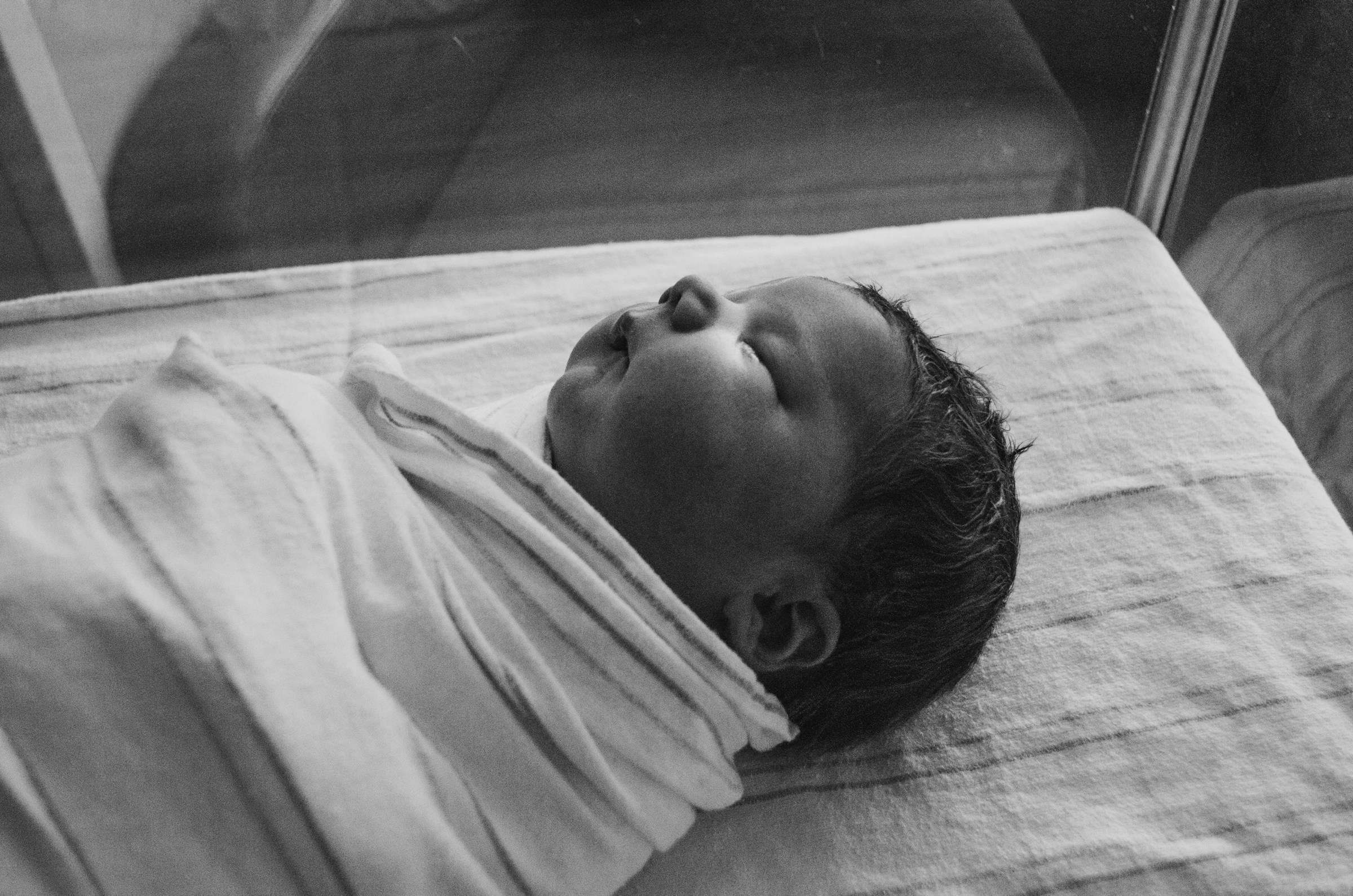 Grayscale shot of a newborn baby | Source: Unsplash