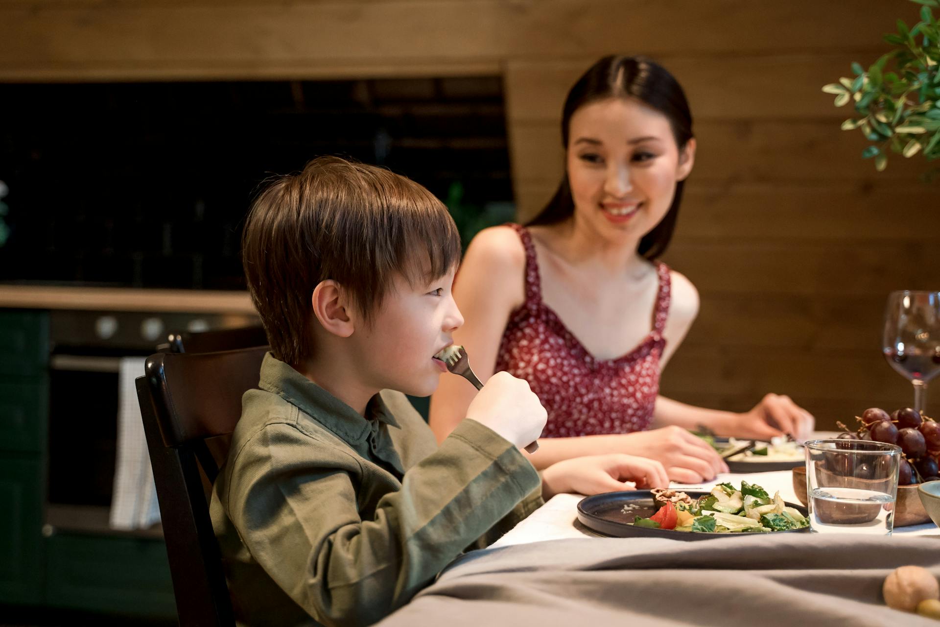 A happy mother and son eating dinner | Source: Pexels