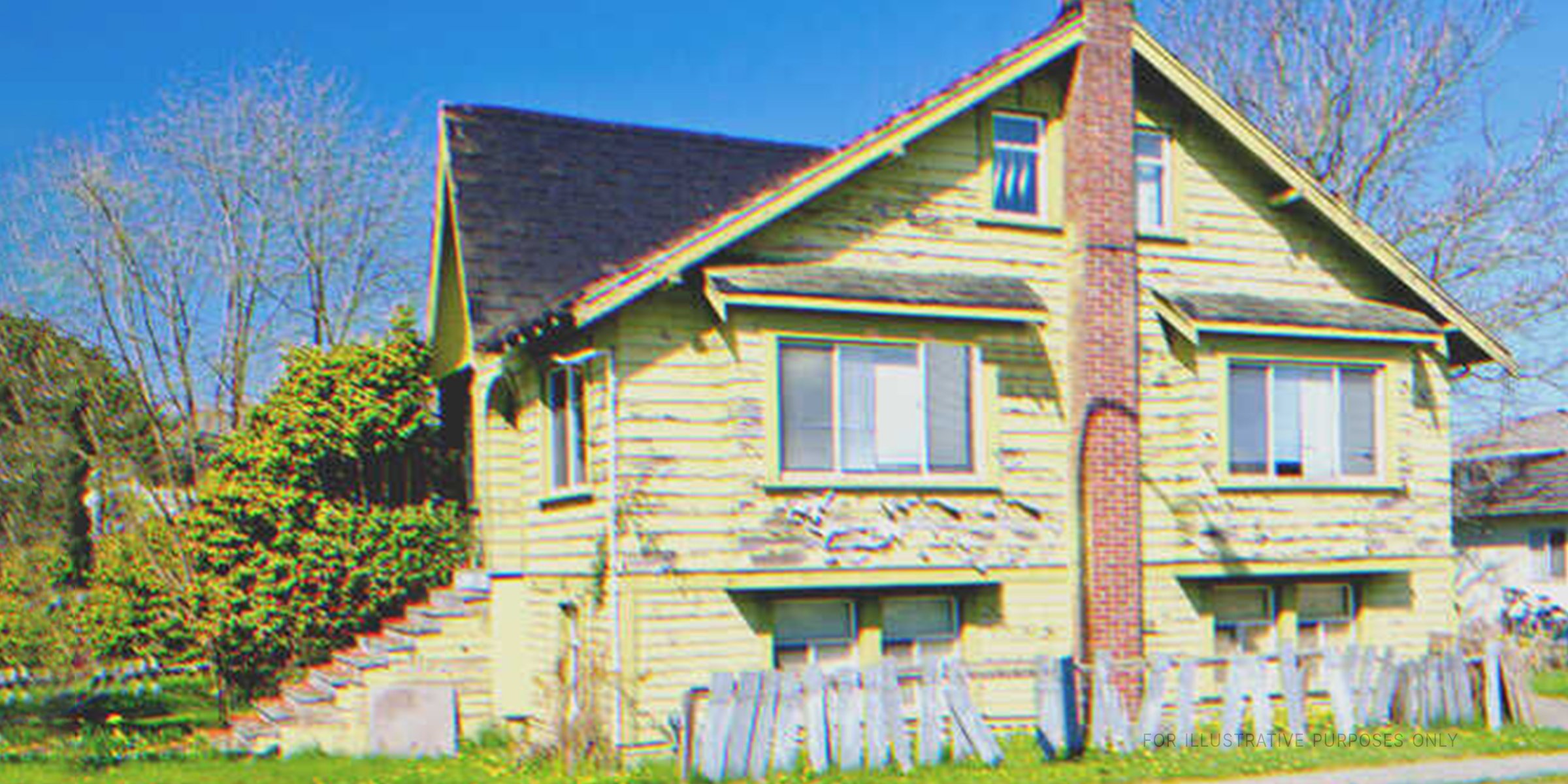 Old house with a front yard | Source: Shutterstock