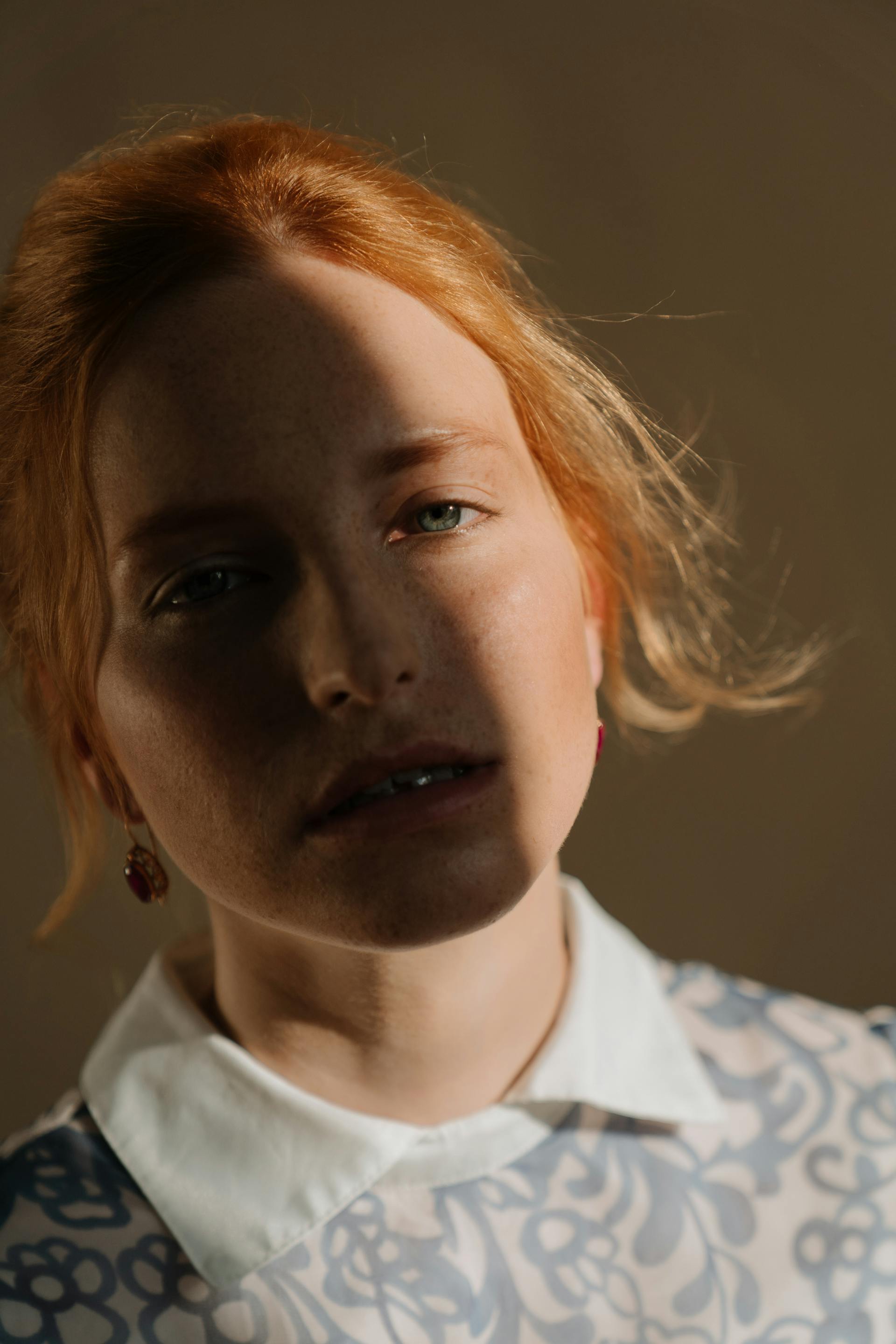 A woman wearing a collared shirt | Source: Pexels