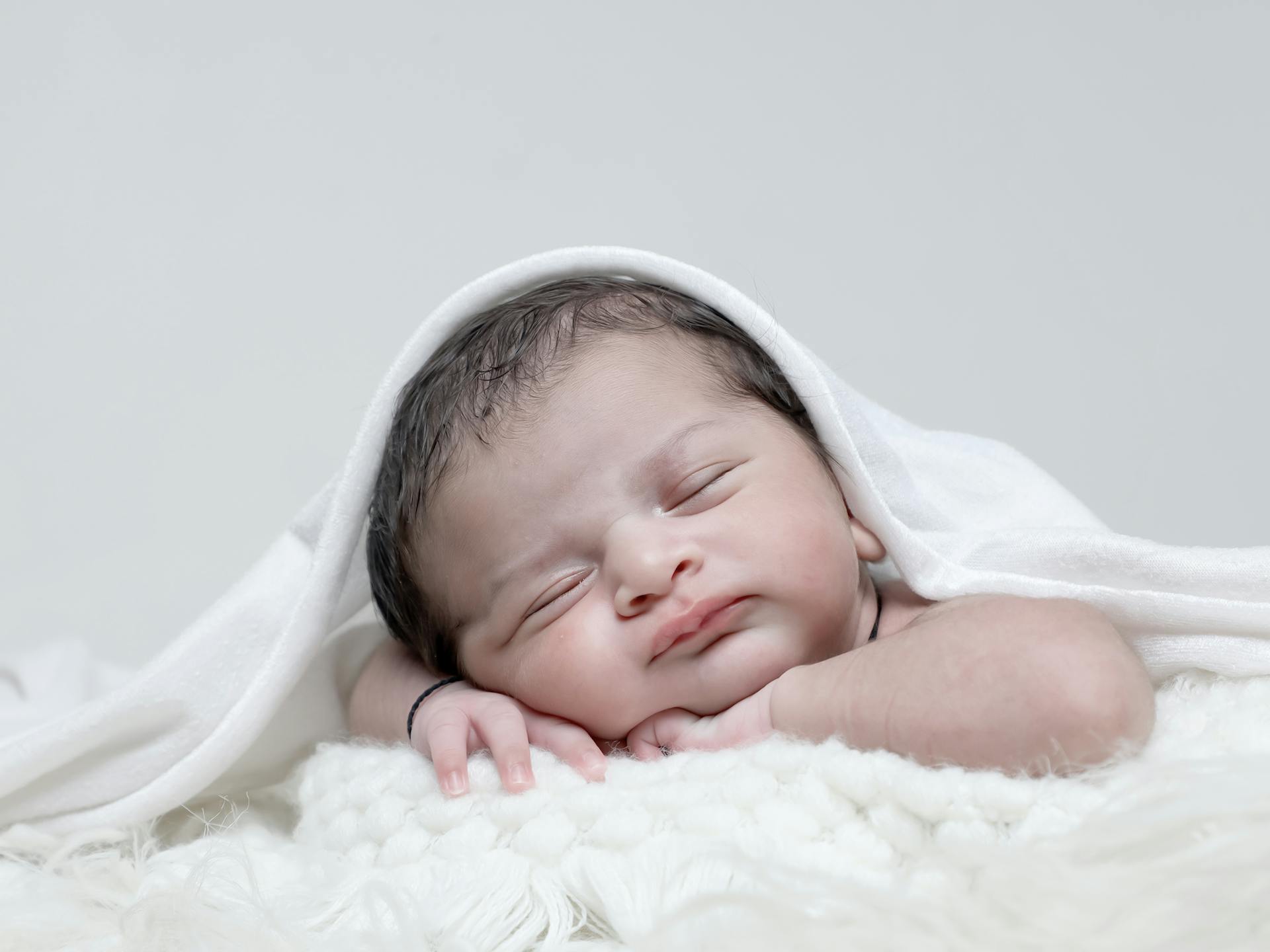A newborn baby | Source: Midjourney