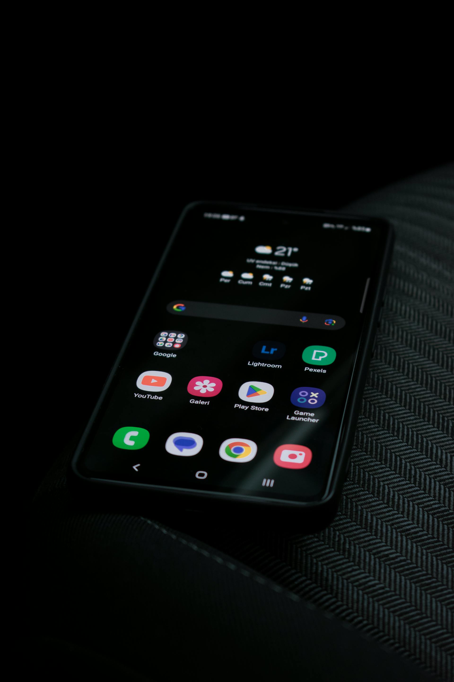 A closeup shot of a smart phone's display screen | Source: Pexels