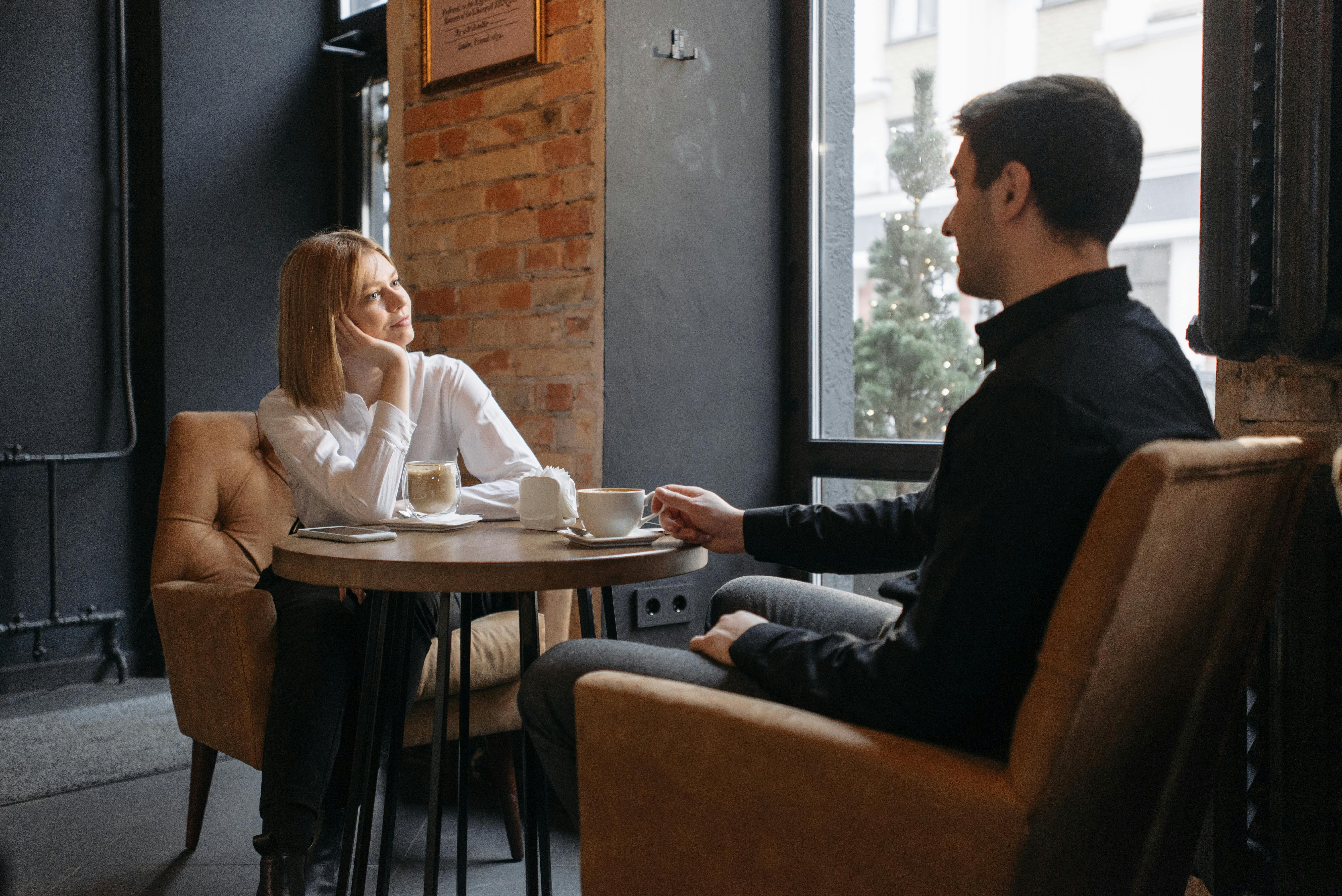 A man and a woman on a coffee date | Source: Pexels