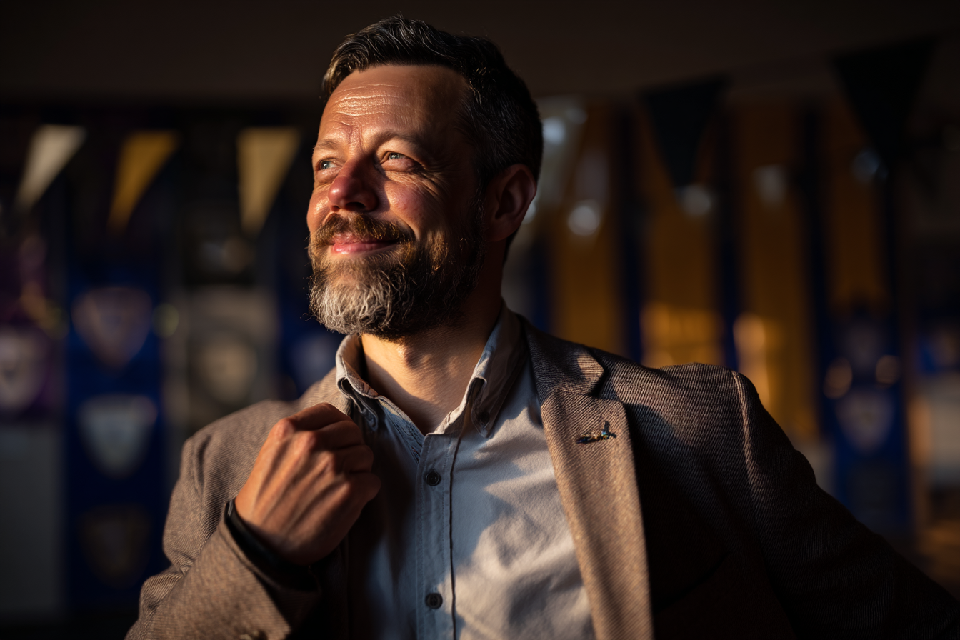A man smiling | Source: Midjourney