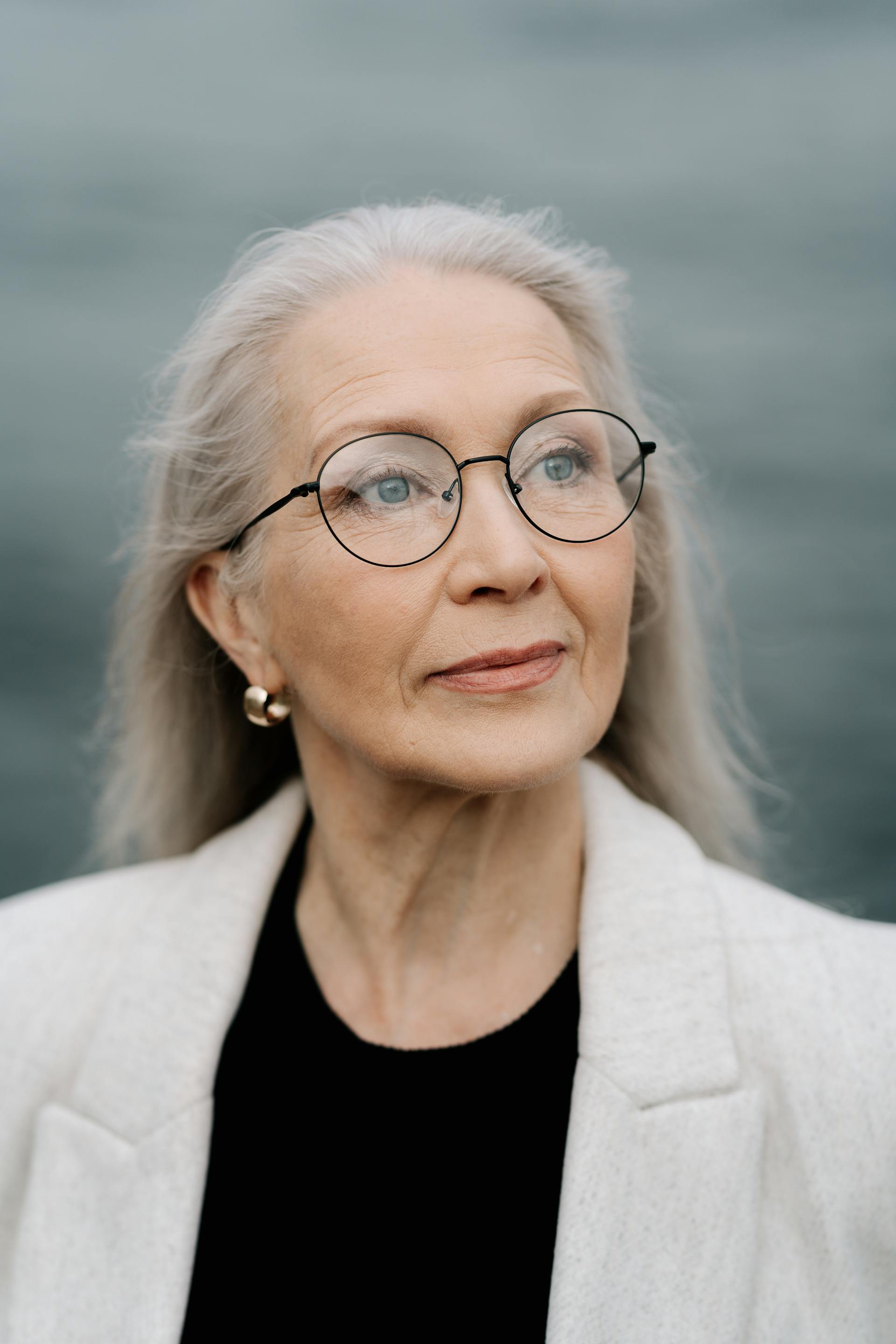 A serious woman looking at someone | Source: Pexels
