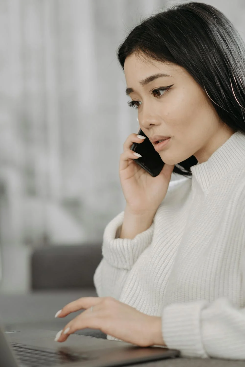 A serious woman walking on her phone | Source: Pexels