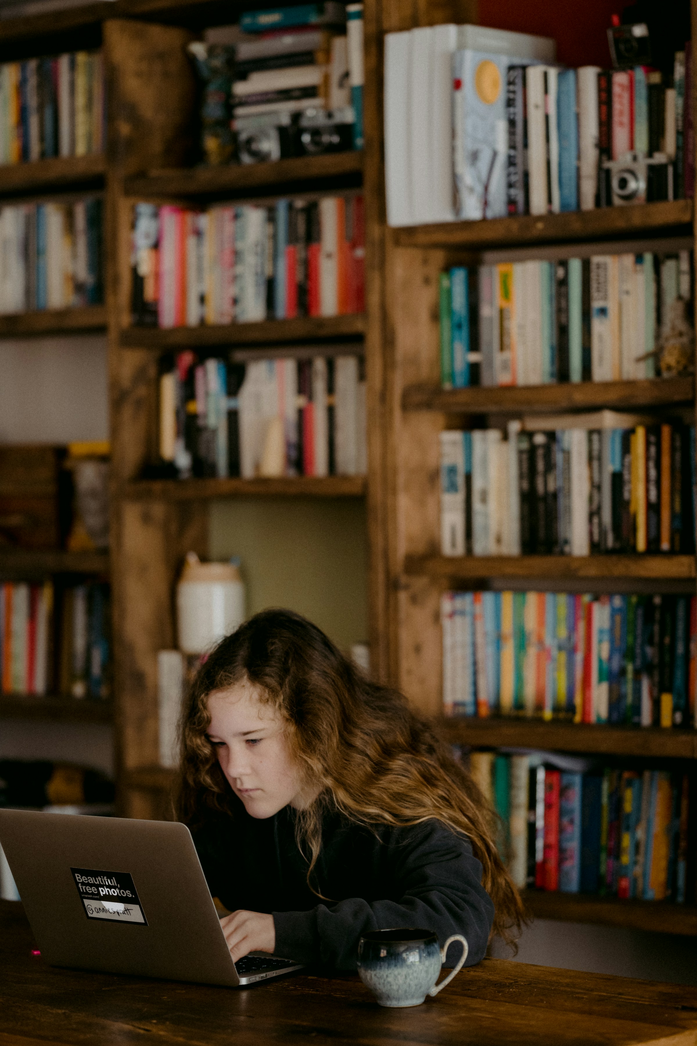 A little girl doing homework | Source: Unsplash