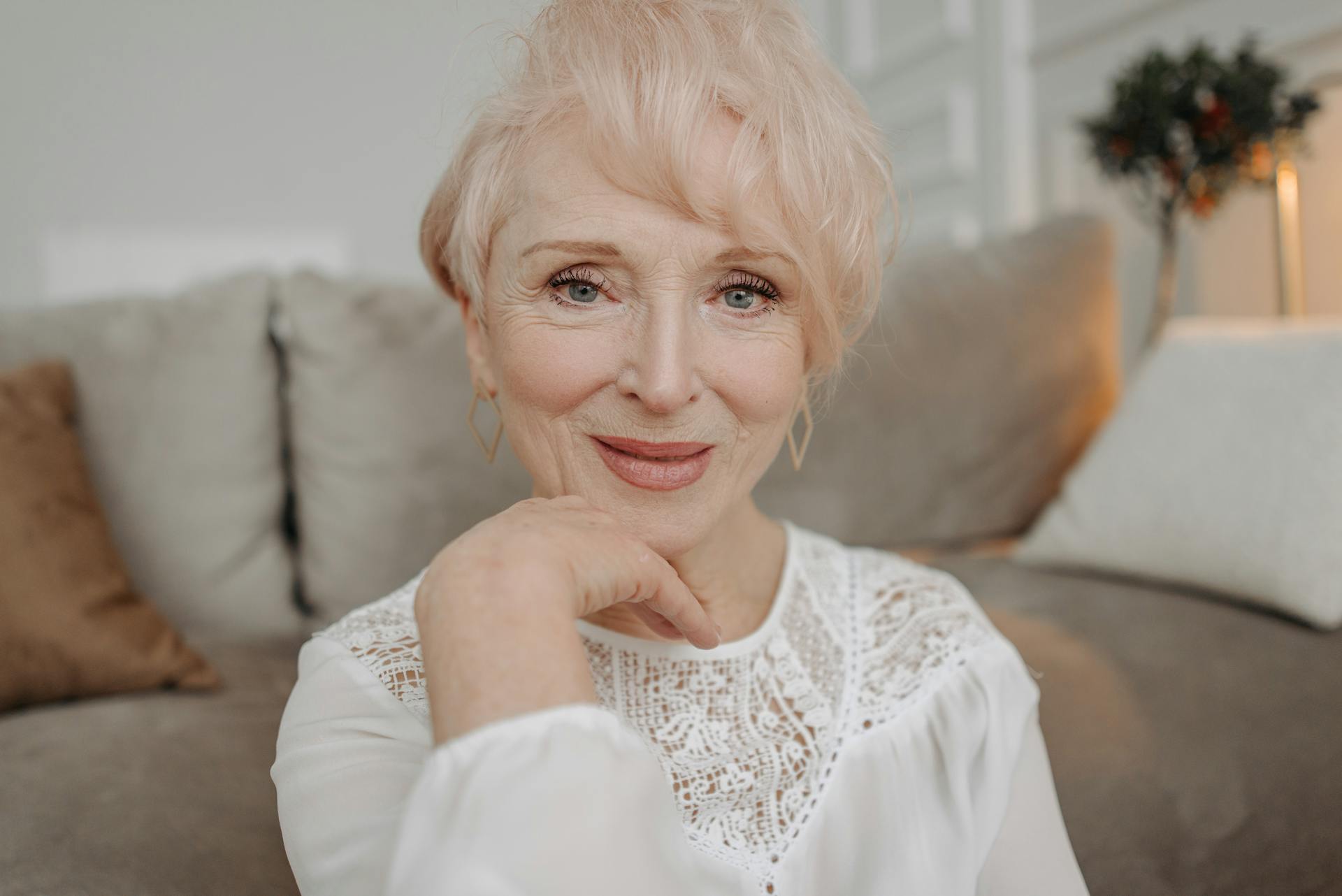 A smiling senior woman | Source: Pexels