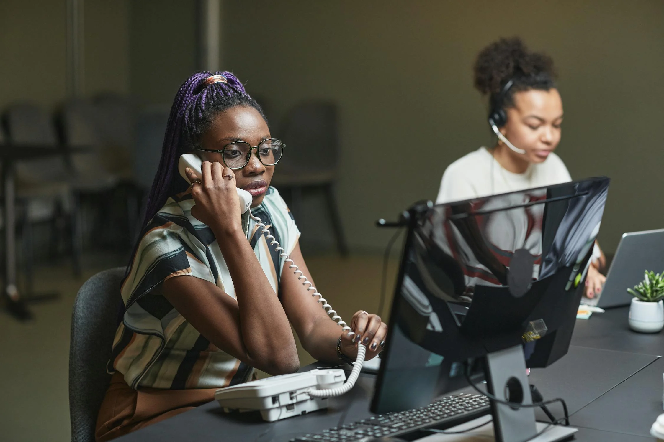 An operator on her phone | Source: Pexels