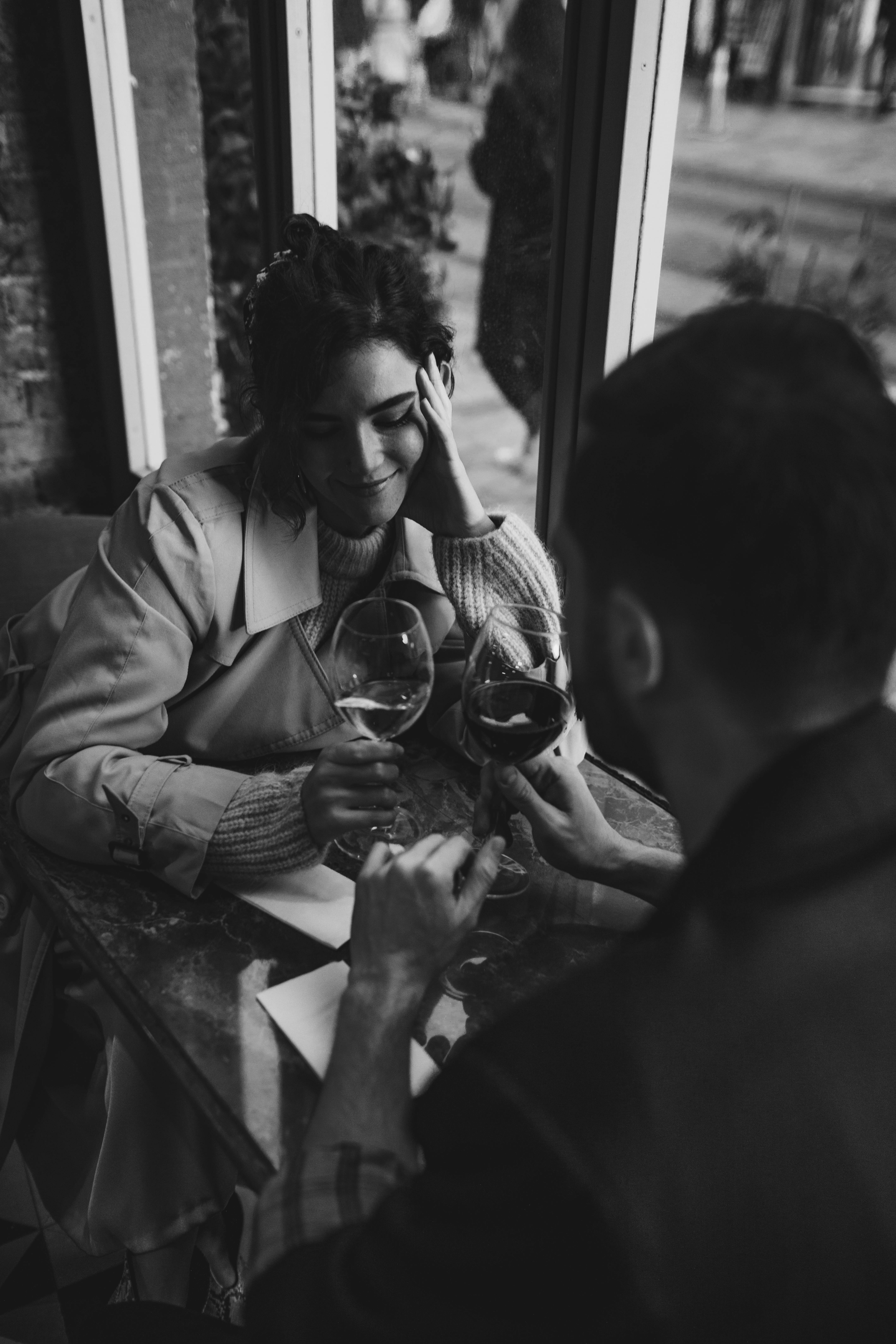 A happy couple at a restaurant | Source: Pexels