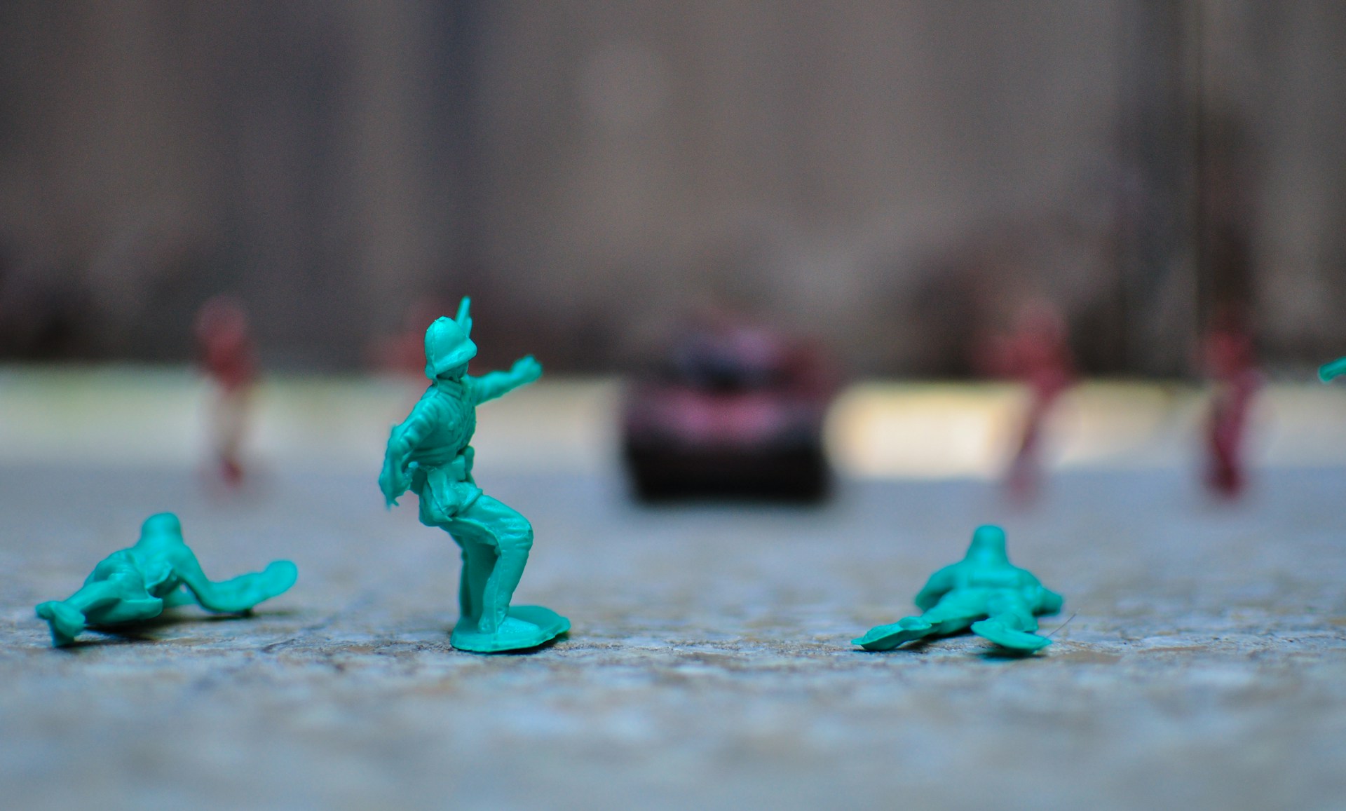 Green plastic toy soldiers | Source: Unsplash