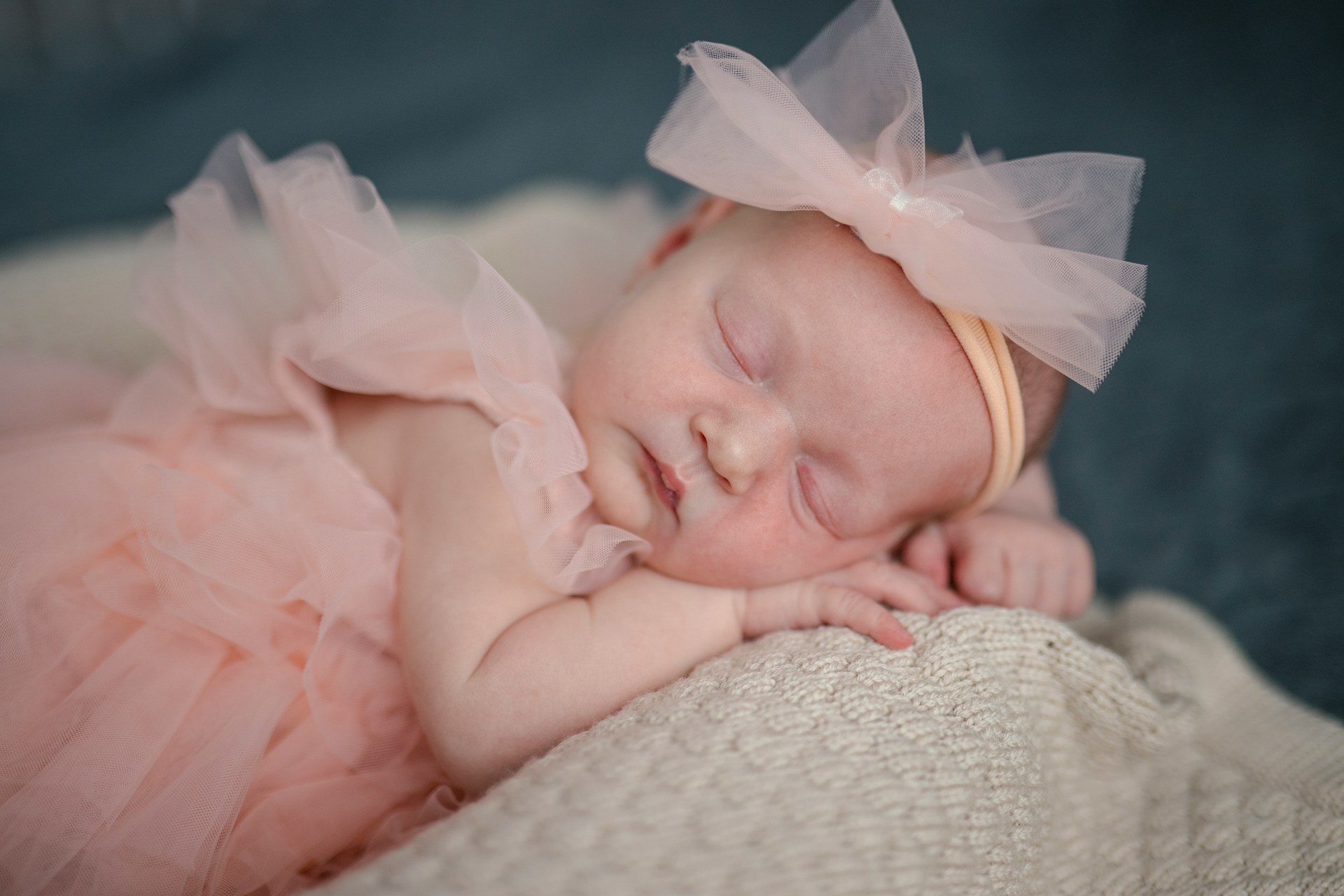 An adorable baby girl fast asleep | Source: Unsplash
