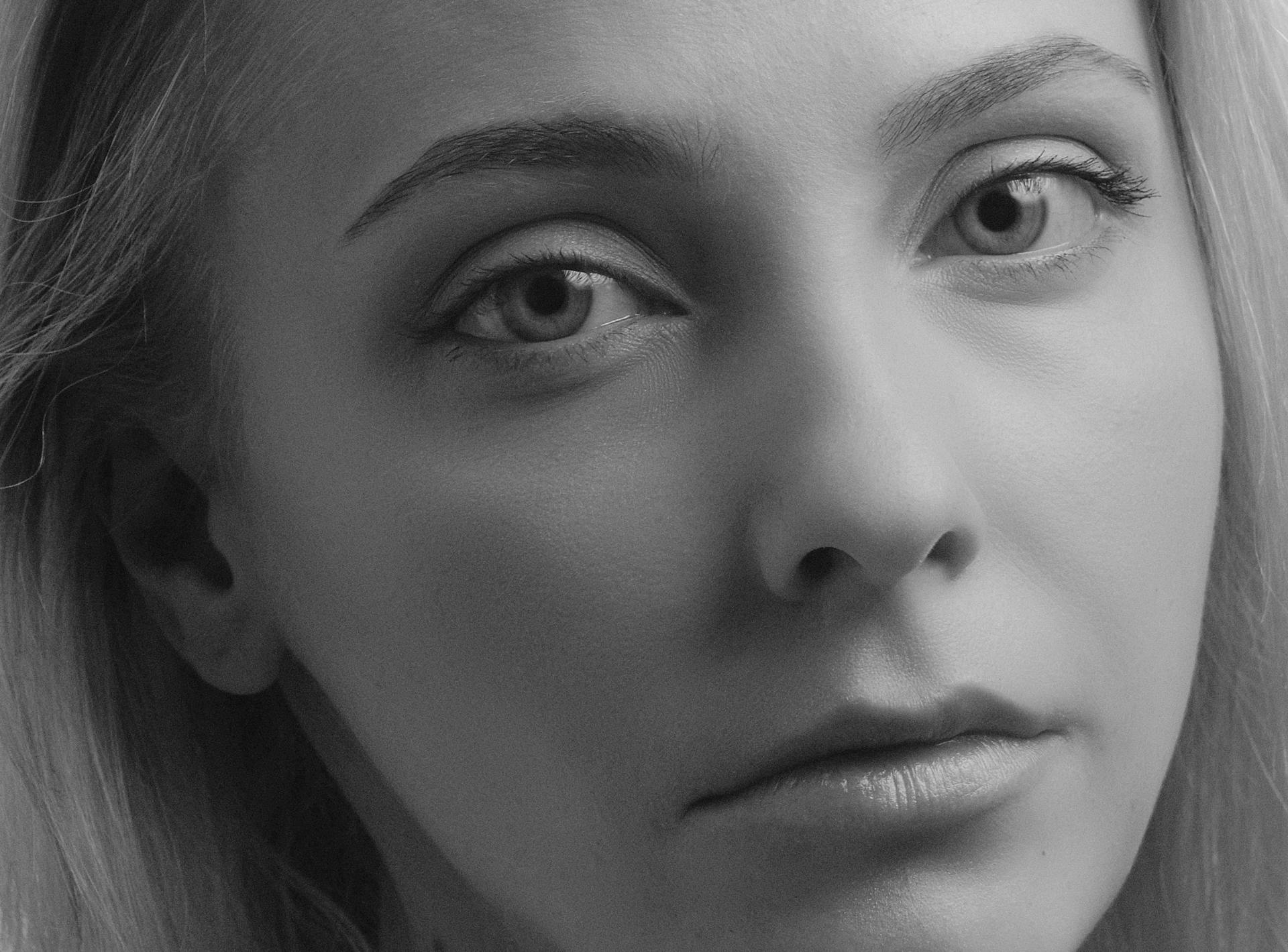 A grayscale photo of a woman's face | Source: Pexels