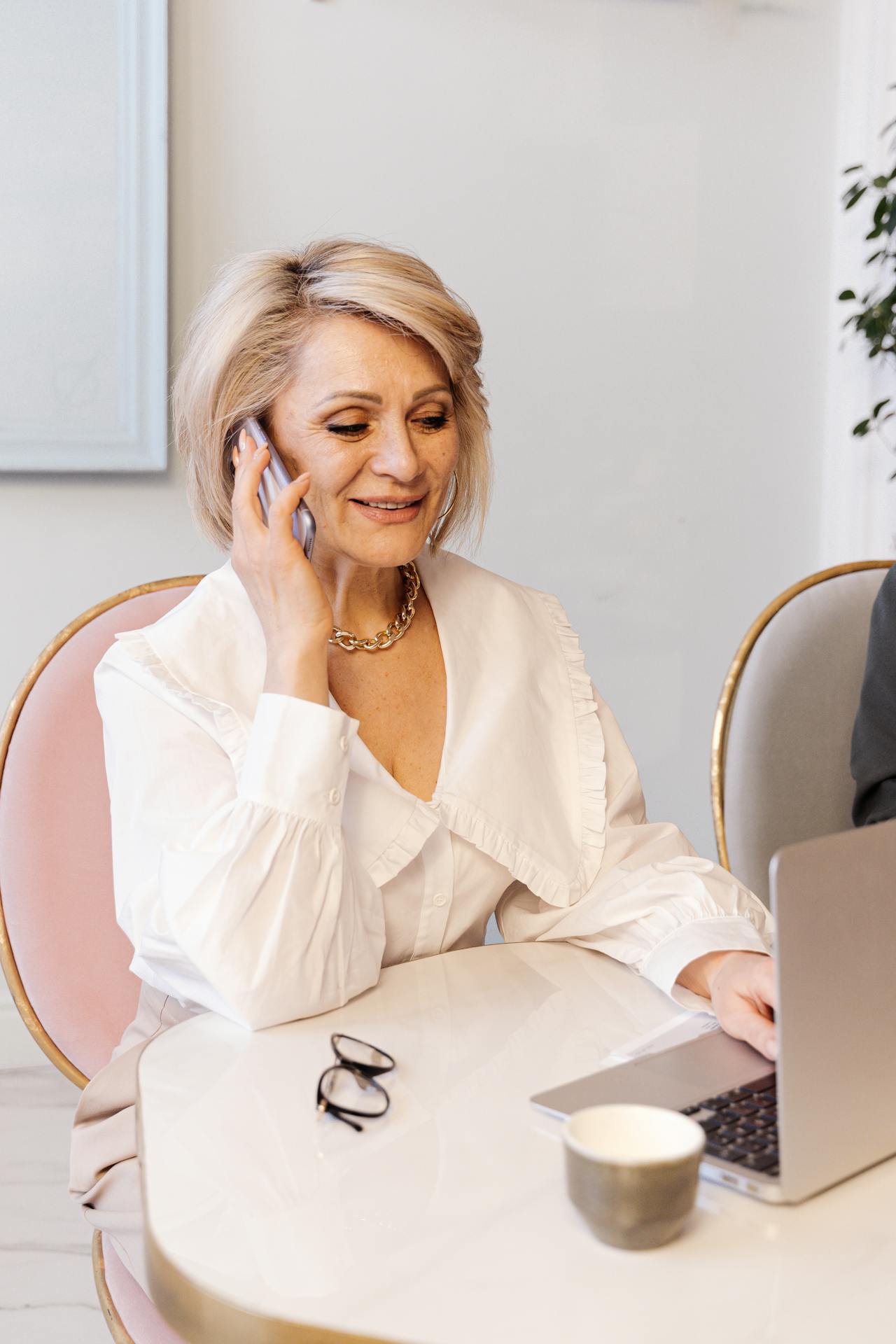 An older woman talking on the phone | Source: Pexels