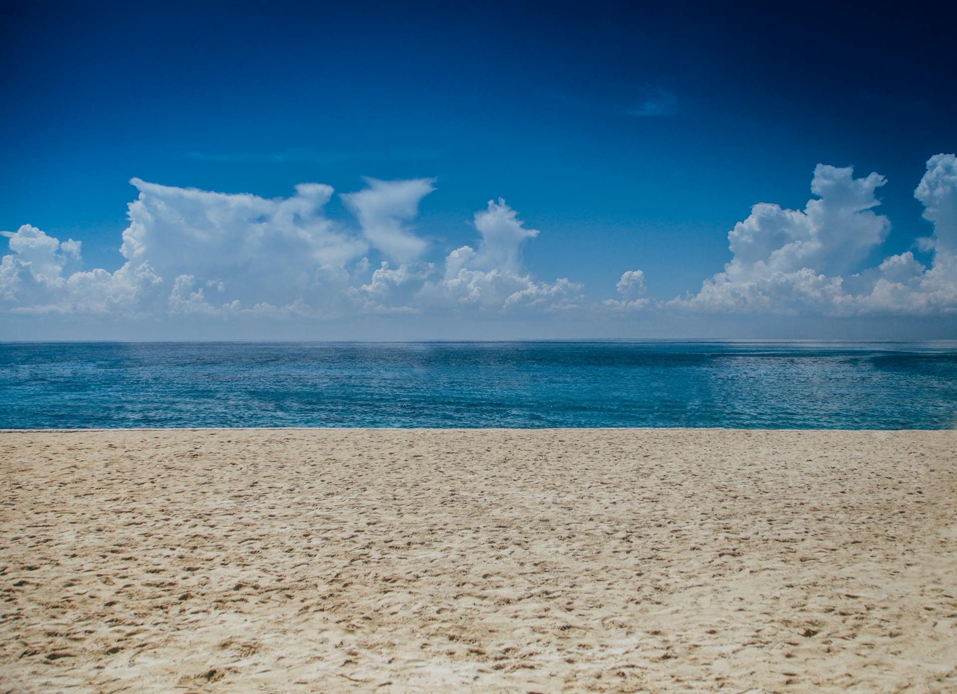 An empty beach | Source: Pexels