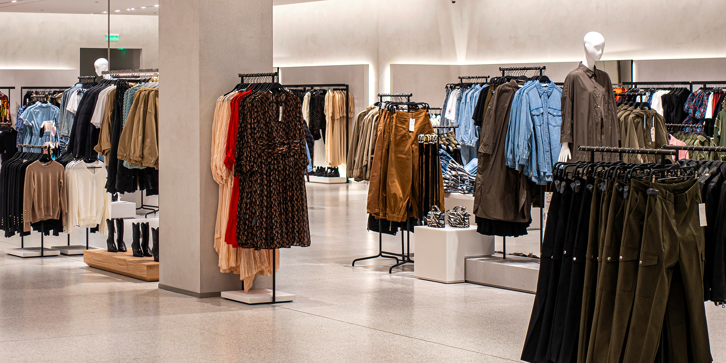 A store in a mall | Source: Shutterstock