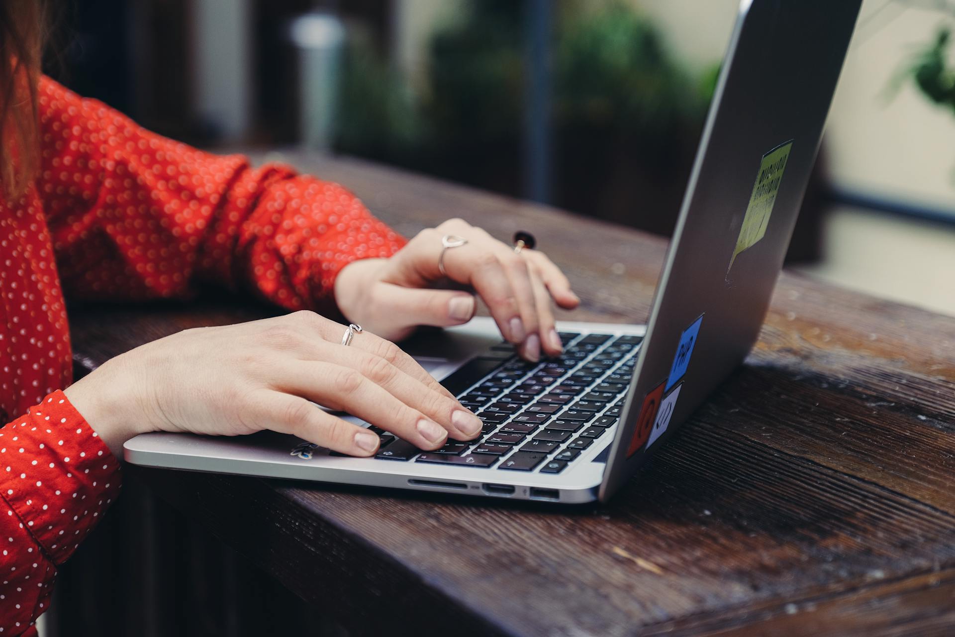 A woman using her laptop | Source: Pexels