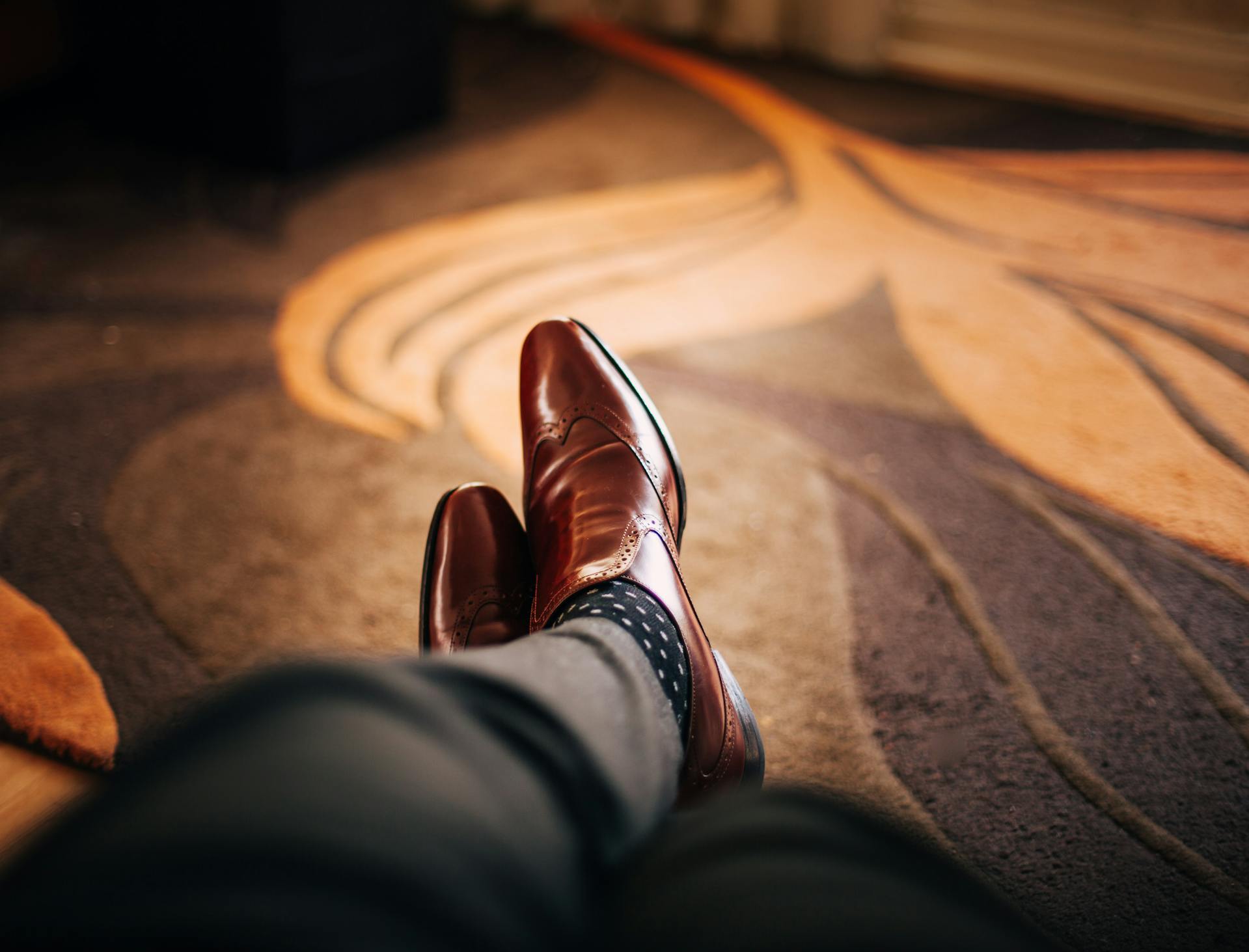 A man stretching out his legs | Source: Pexels