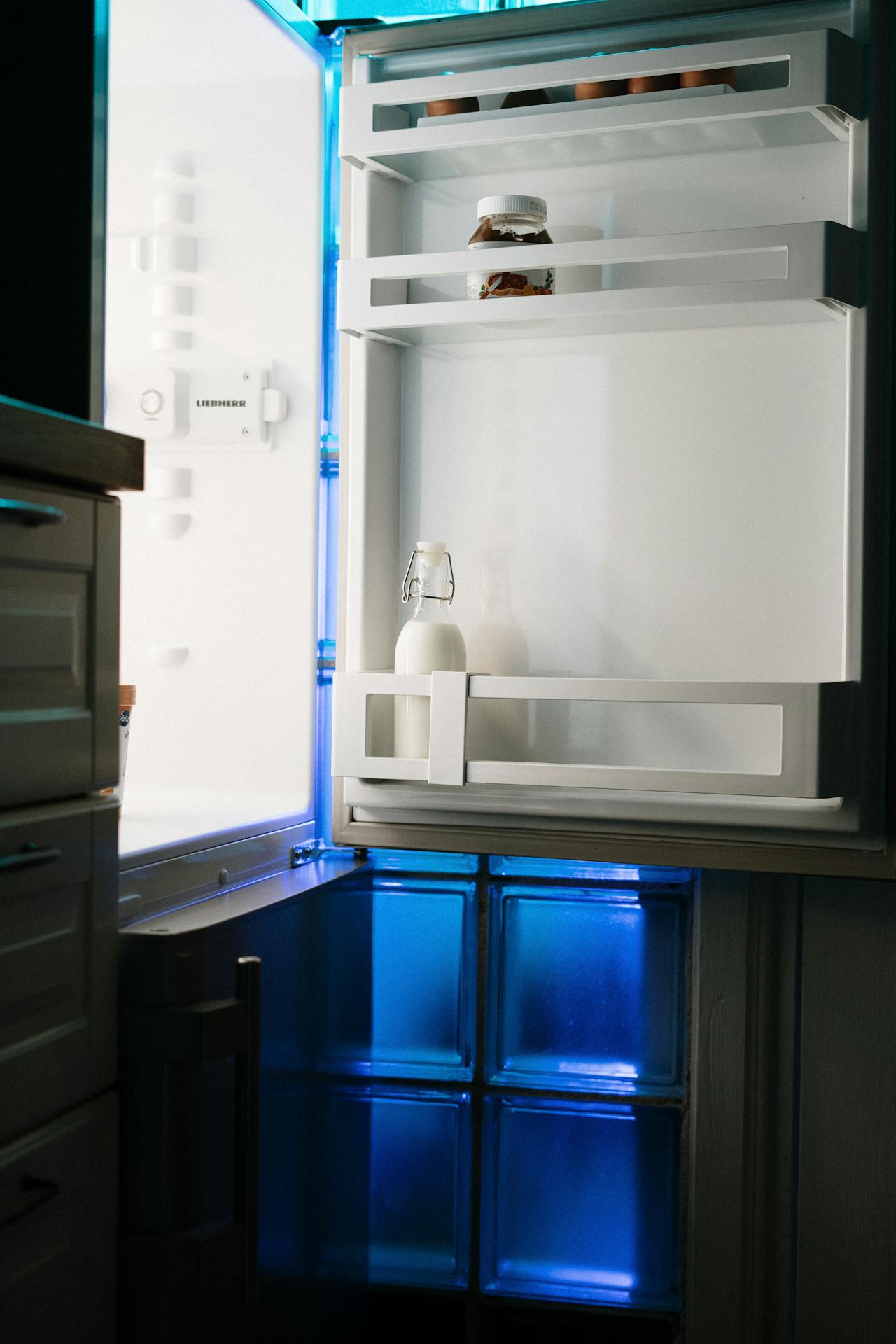 An almost empty refrigerator | Source: Pexels