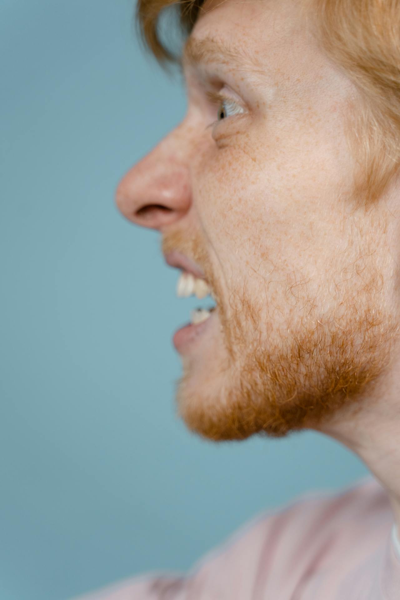 An annoyed man yelling | Source: Pexels