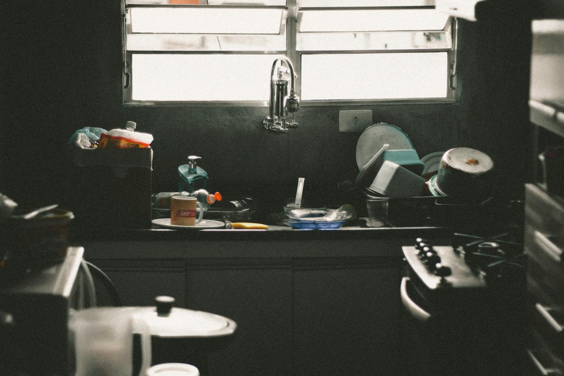 A messy kitchen | Source: Pexels