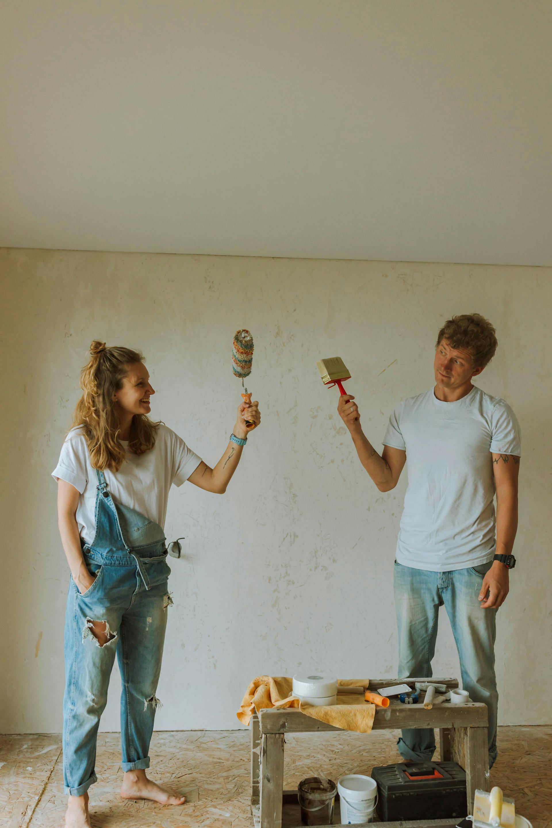 A couple doing a renovation | Source: Pexels