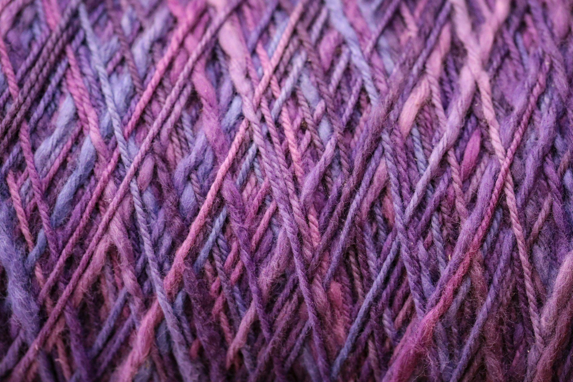 Close-up shot of purple yarn | Source: Unsplash
