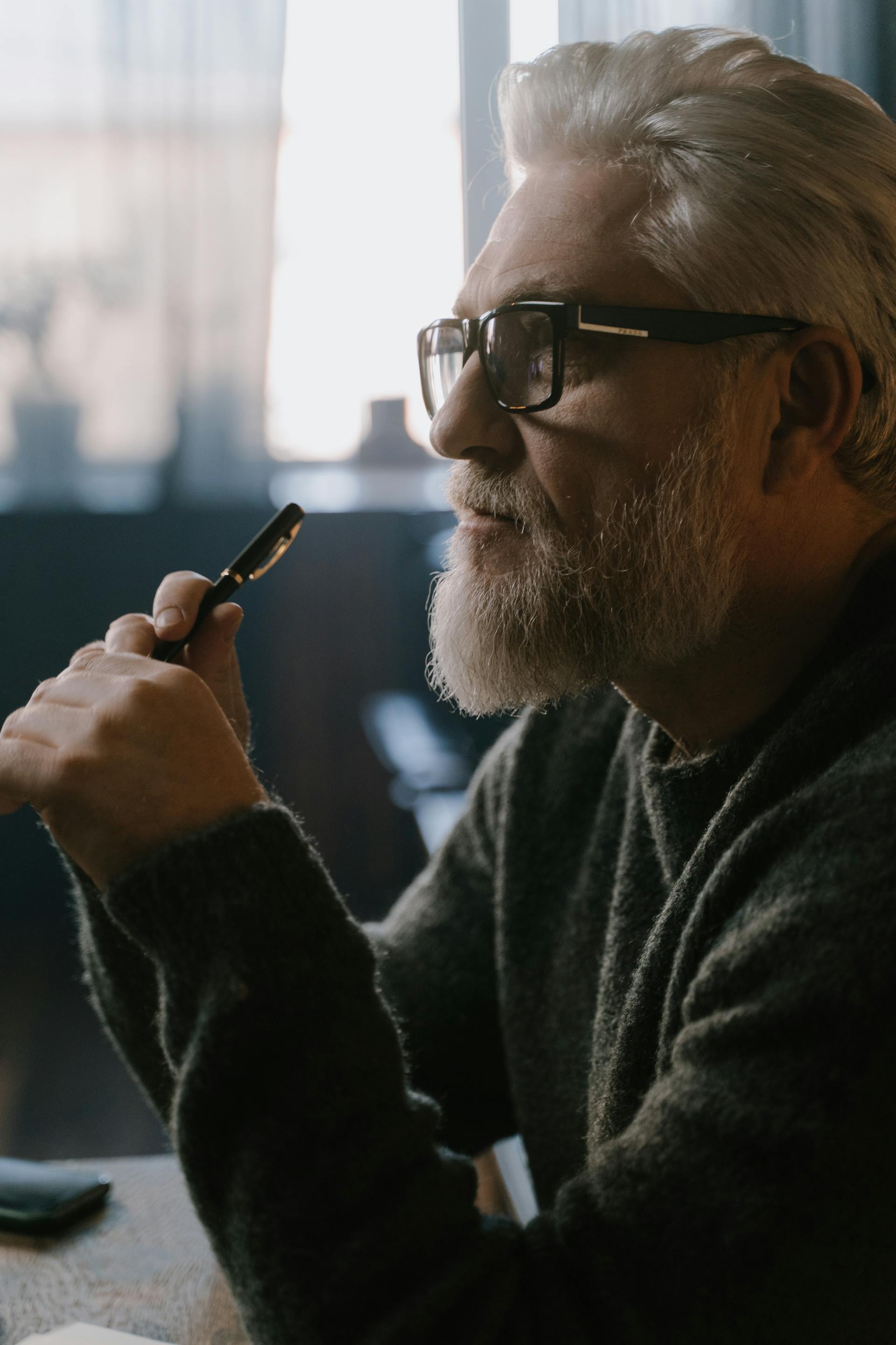 A thoughtful man holding a pen | Source: Pexels