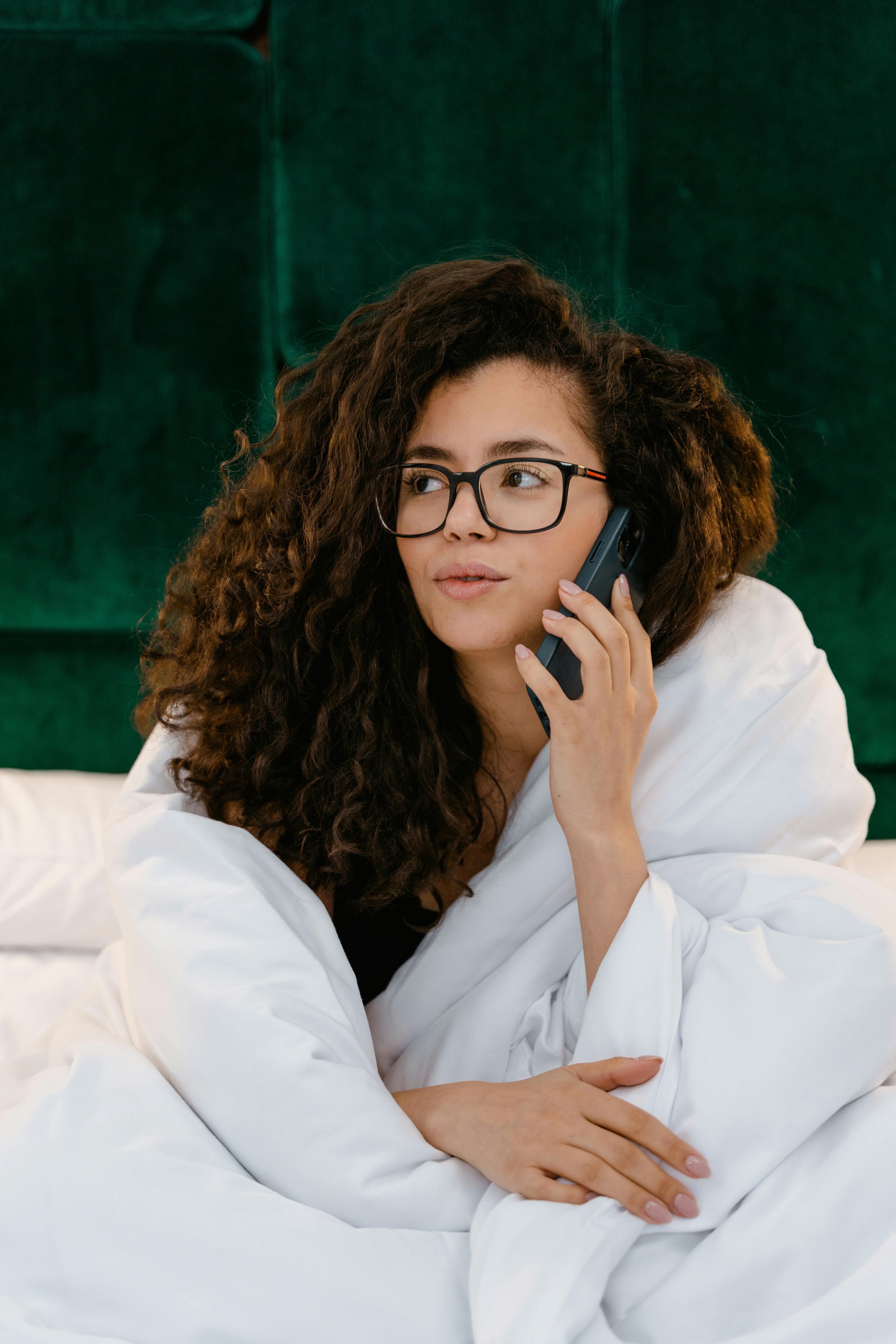 A woman on a phone call | Source: Pexels
