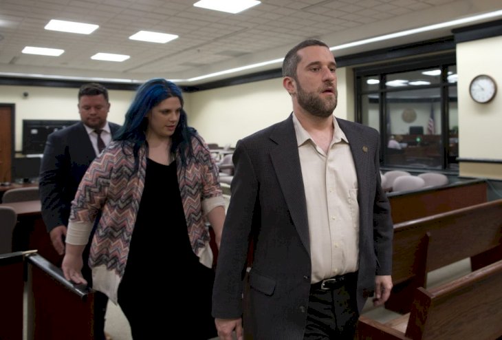  Dustin Diamond, with his fiancee Amanda Schutz and her attorney, walk out of the coutroom after a split verdict in an Ozaukee County Courthouse on May 29, 2015, in Port Washington, Wisconsin. | Photo by Jeffrey Phelps/Getty Images