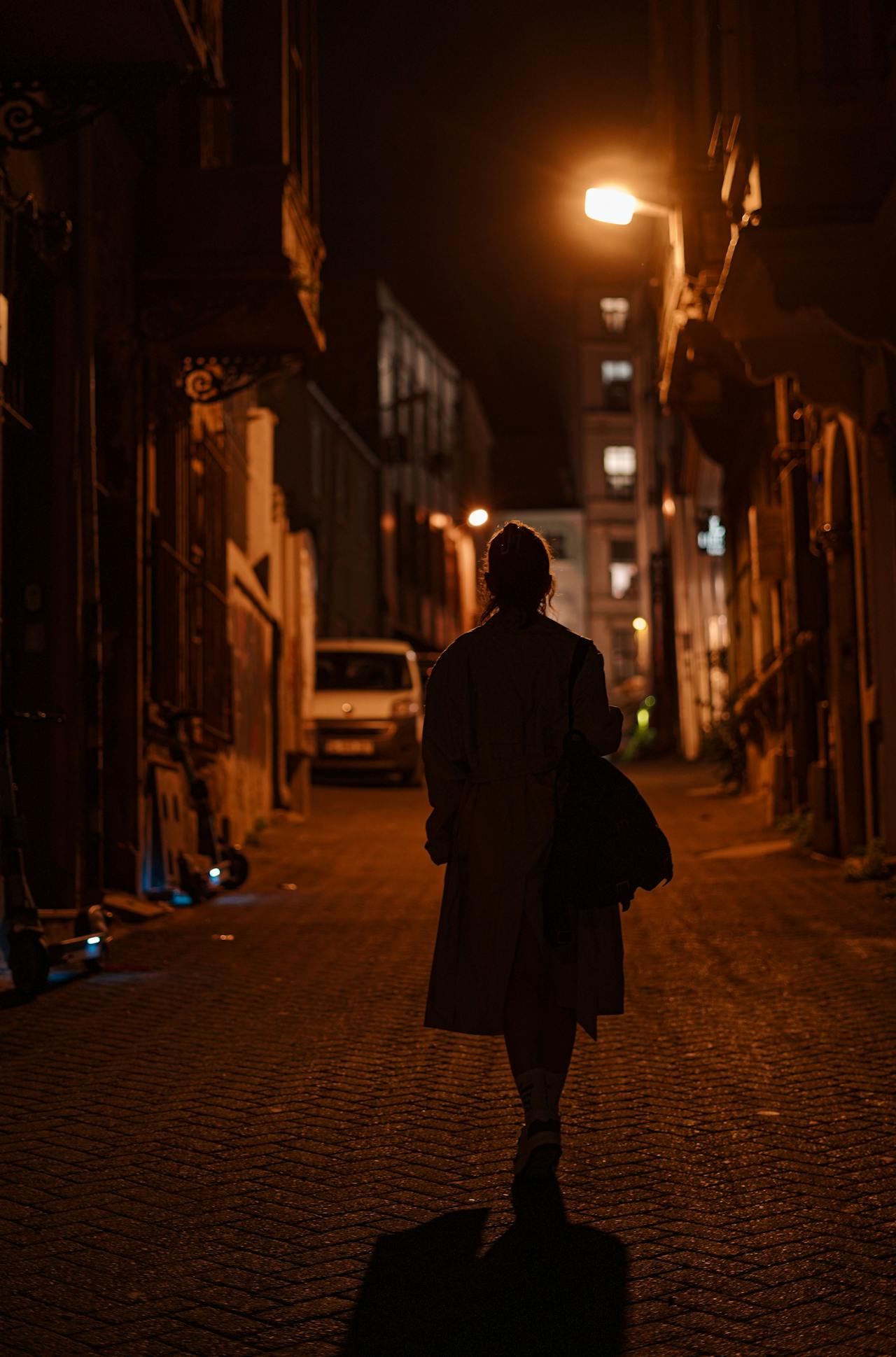 A woman walking on the street | Source: Pexels