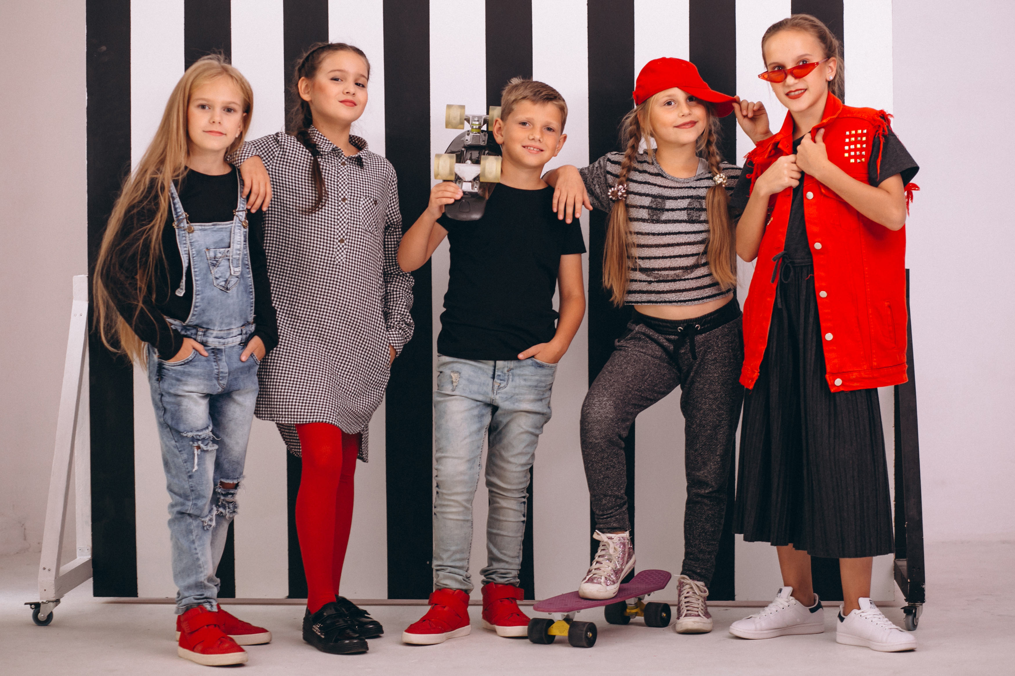 A group of kids all dressed up | Source: Pexels