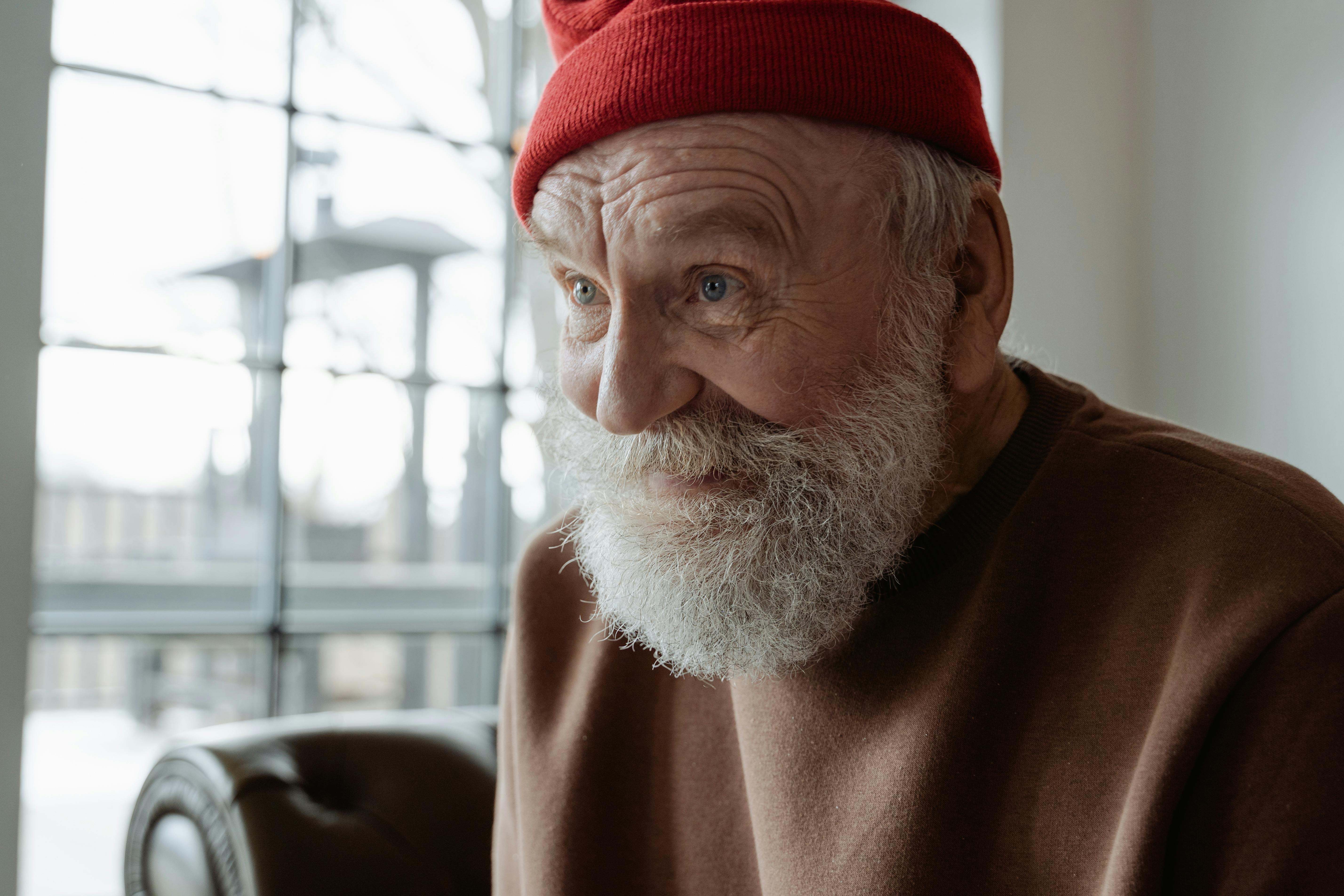 An up-close shot of an old man | Source: Pexels