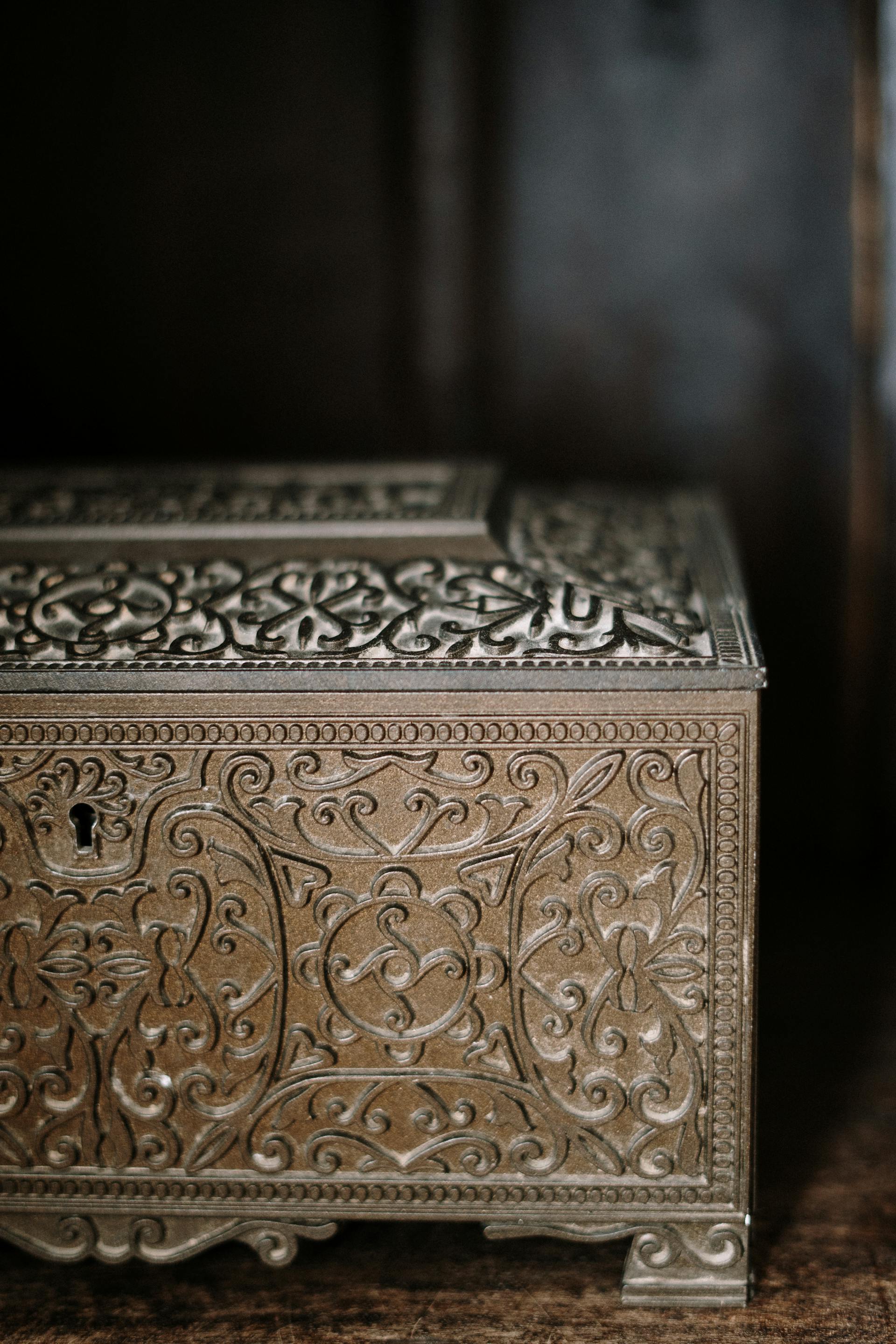 A closeup shot of a metal box | Source: Pexels