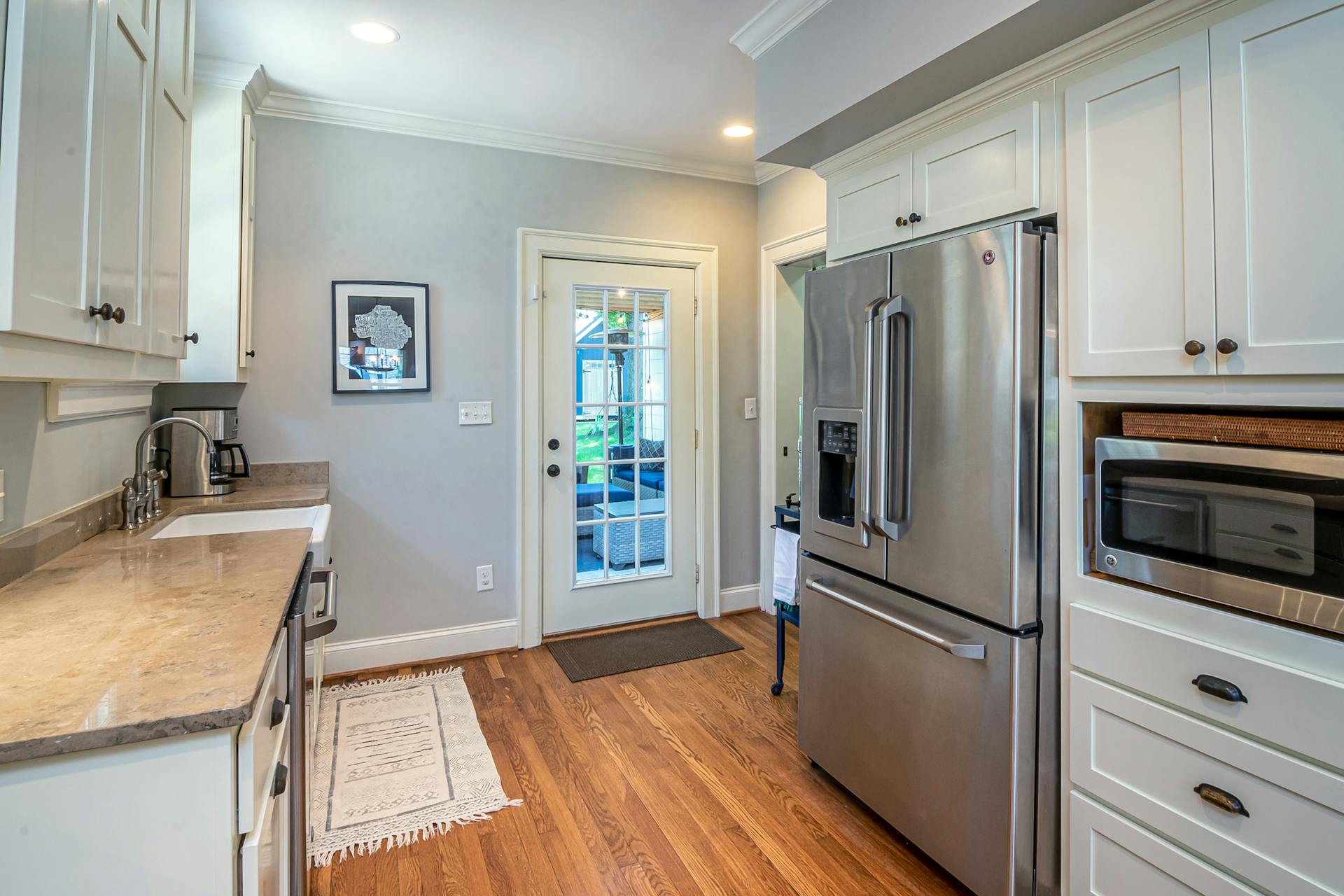 A back door in a kitchen | Source: Pexels