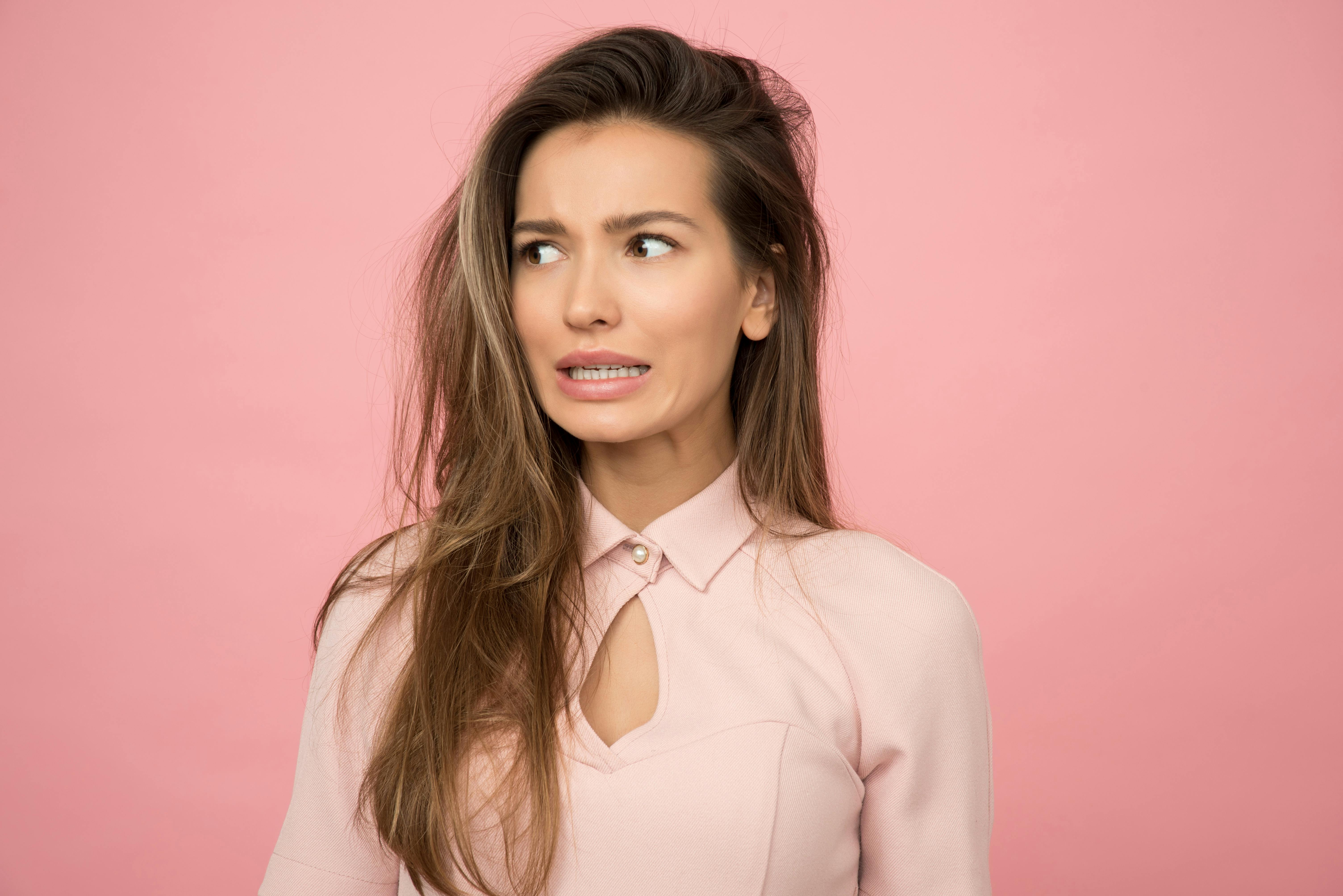 A woman grimacing | Source: Pexels