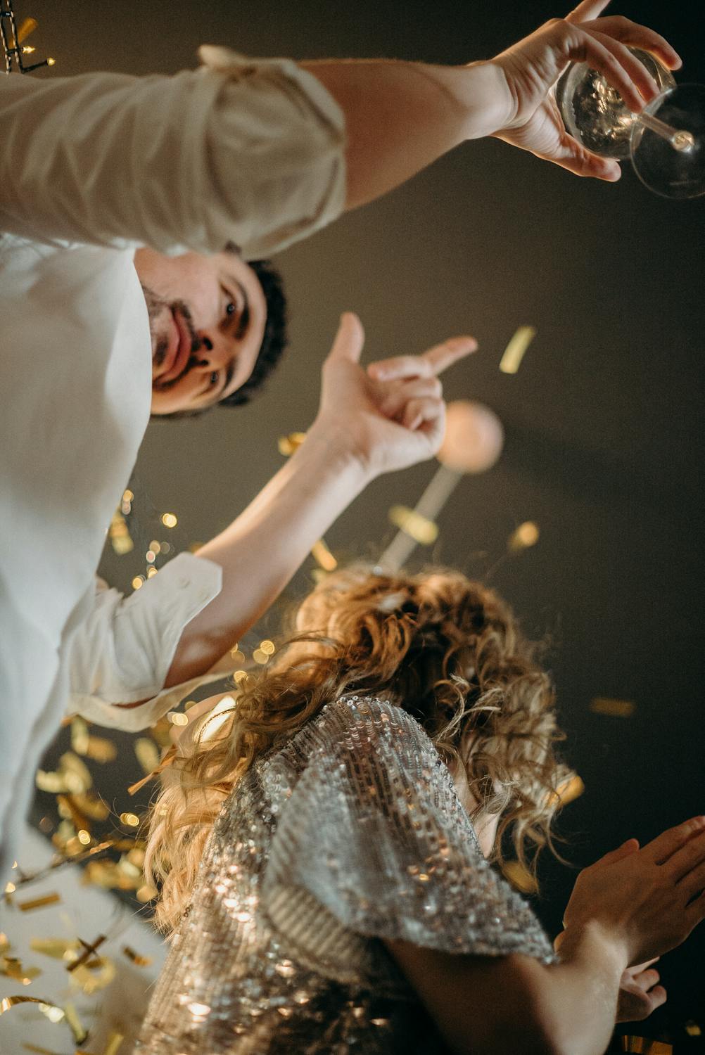 Couple dancing on a party | Source: Pexels