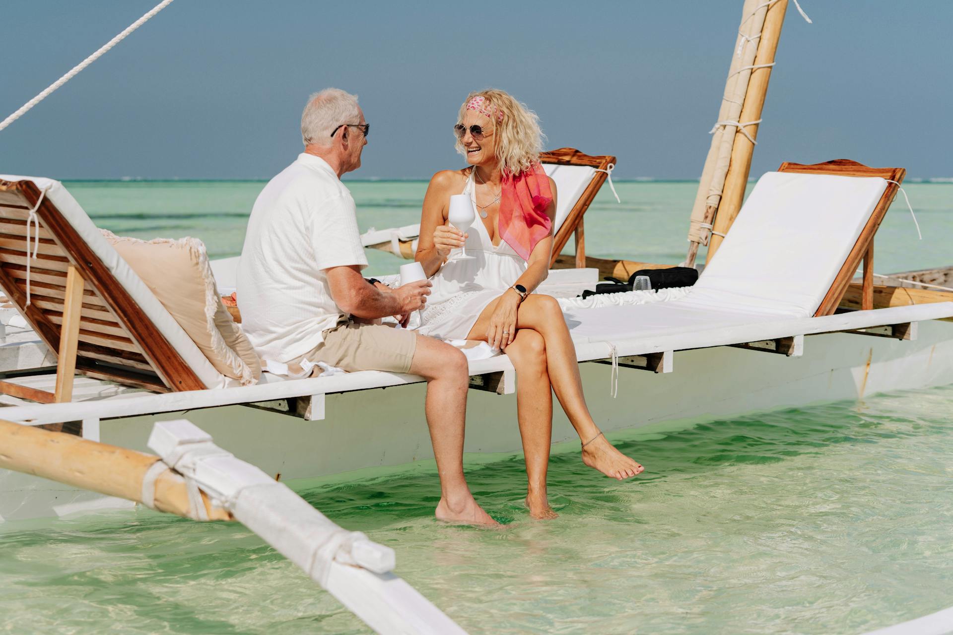 A senior couple enjoying a relaxing beach vacation | Source: Pexels