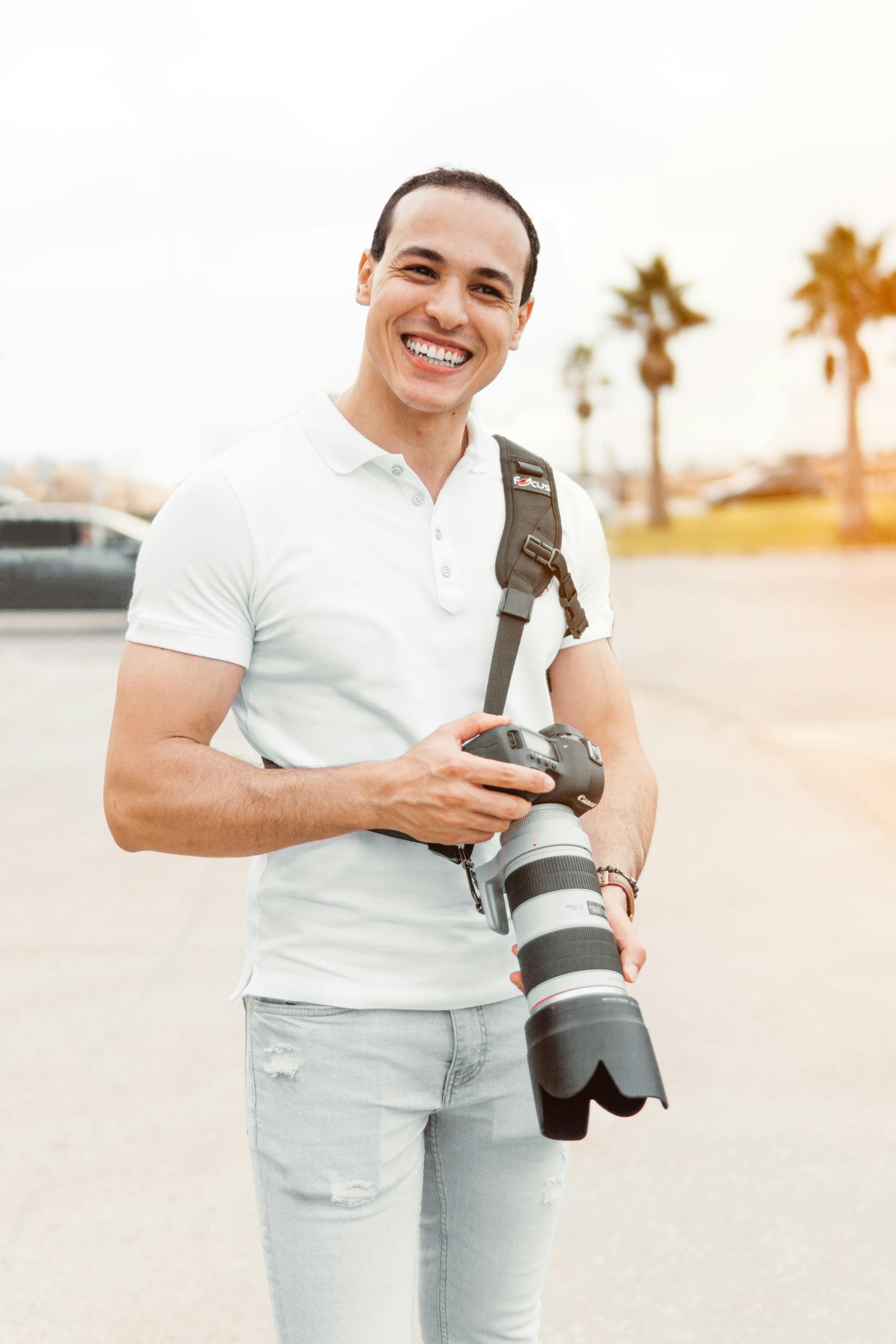 A smiling photographer | Source: Pexels