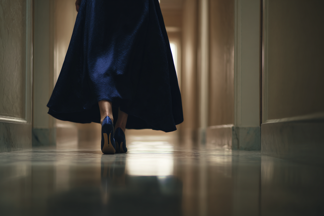 A woman walking down a hallway | Source: Midjourney