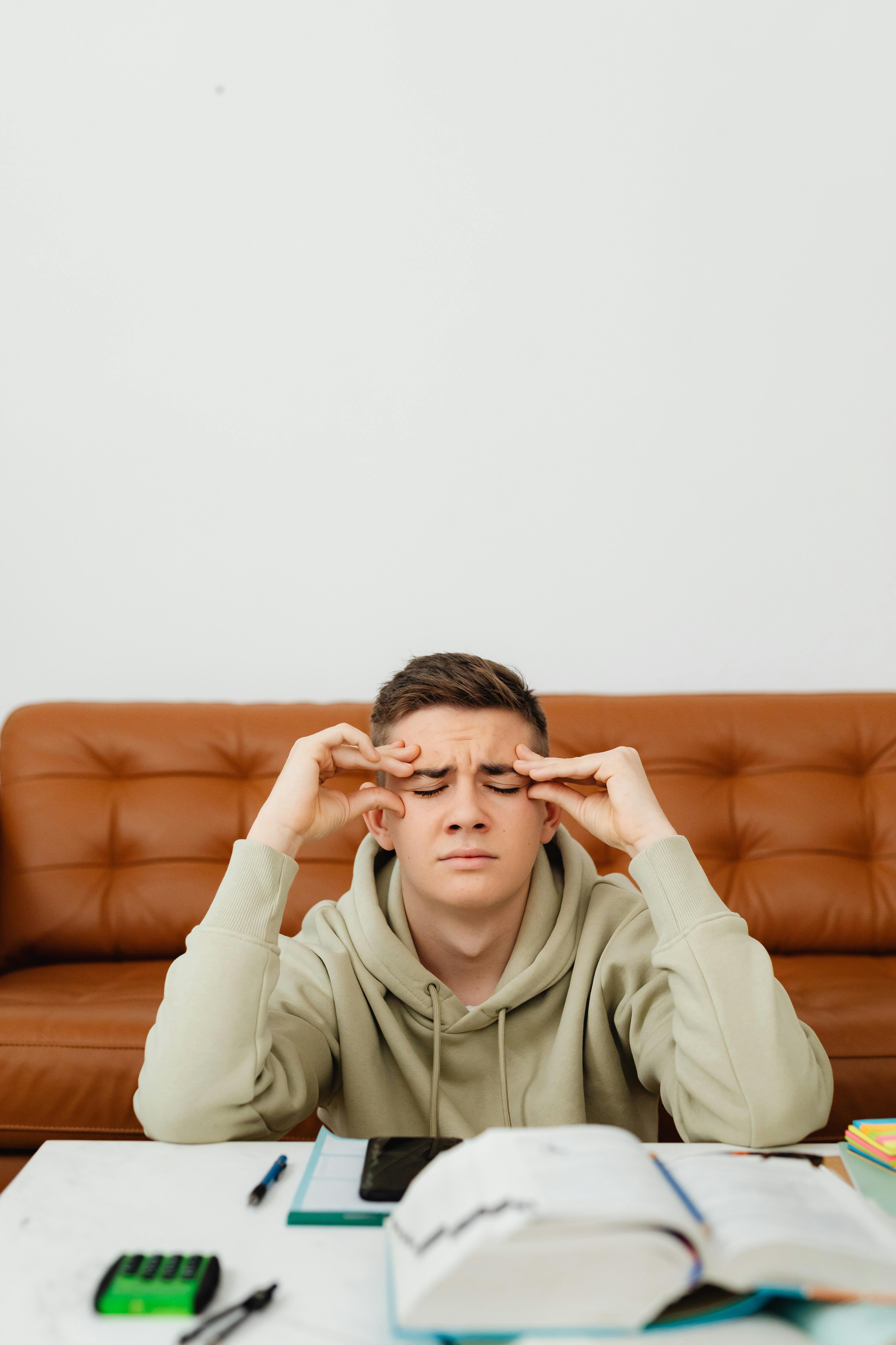 Boy with hands on his head | Source: Pexels