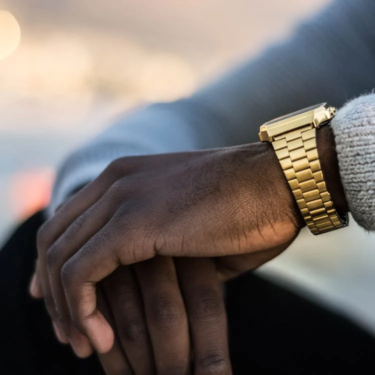 A gold watch | Source: Pexels