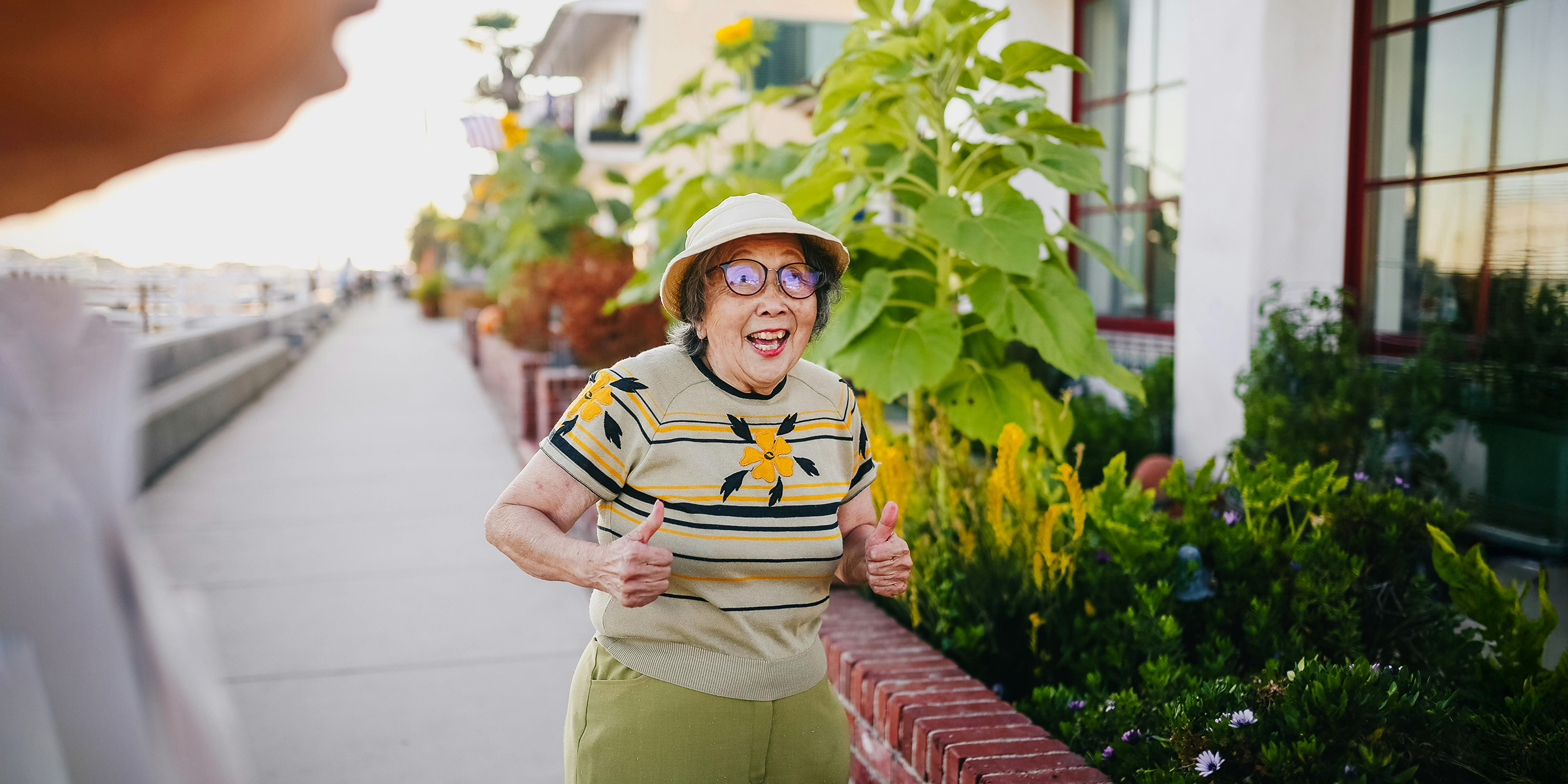Funny elderly woman walking a street | Source: Pexels