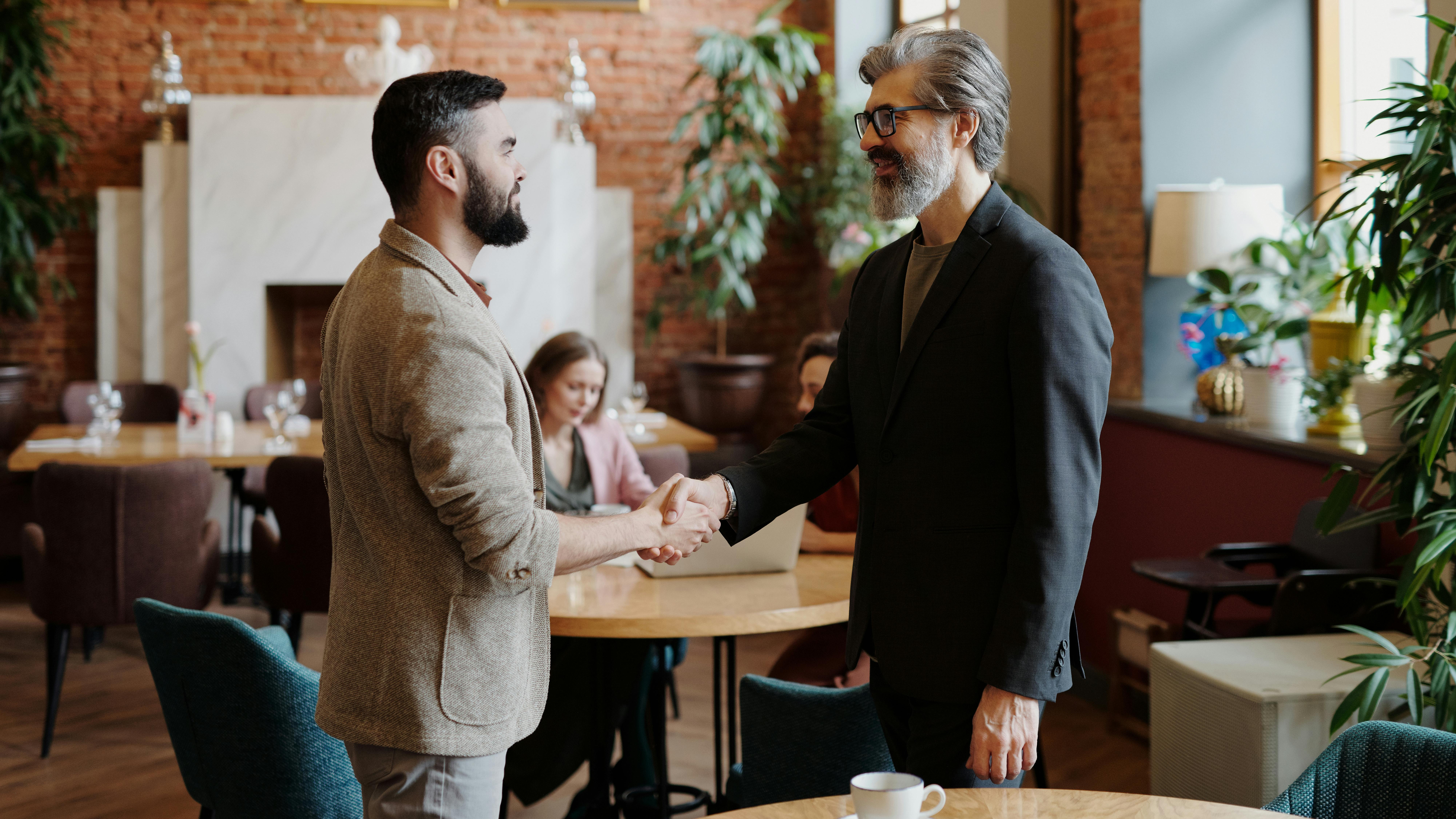Men shaking hands | Source: Pexels