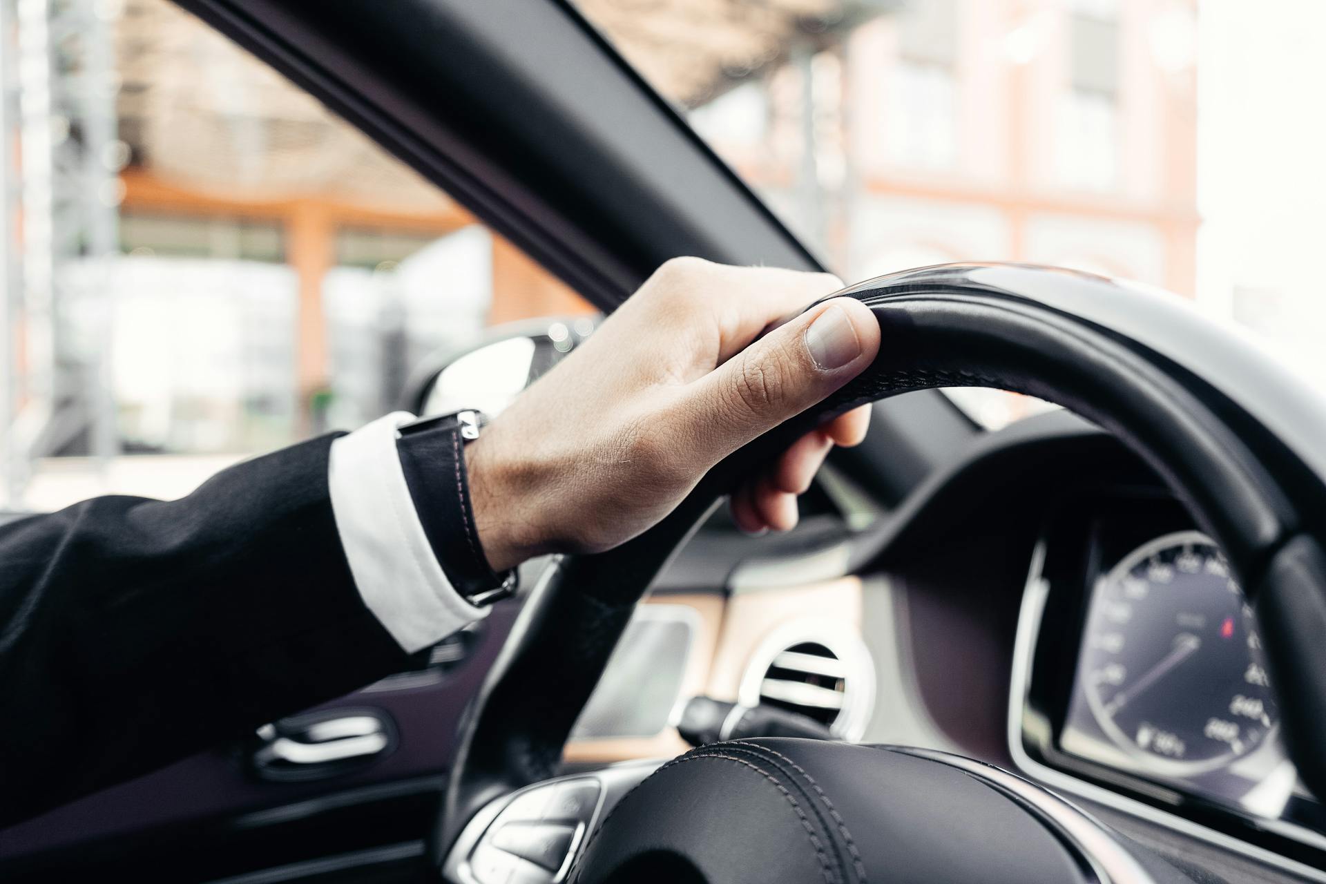 A man driving a car | Source: Pexels