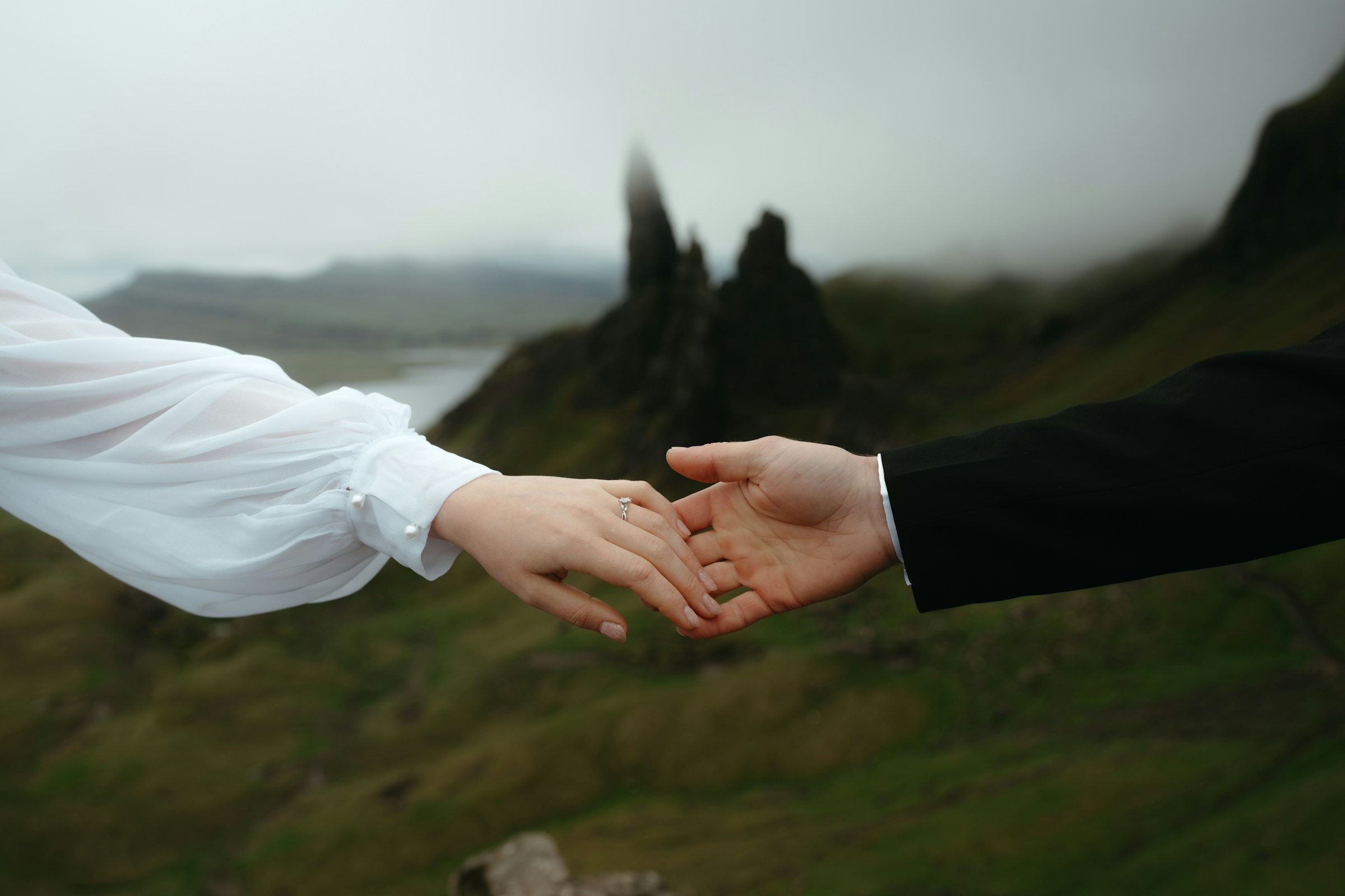 A couple holding hands | Source: Unsplash