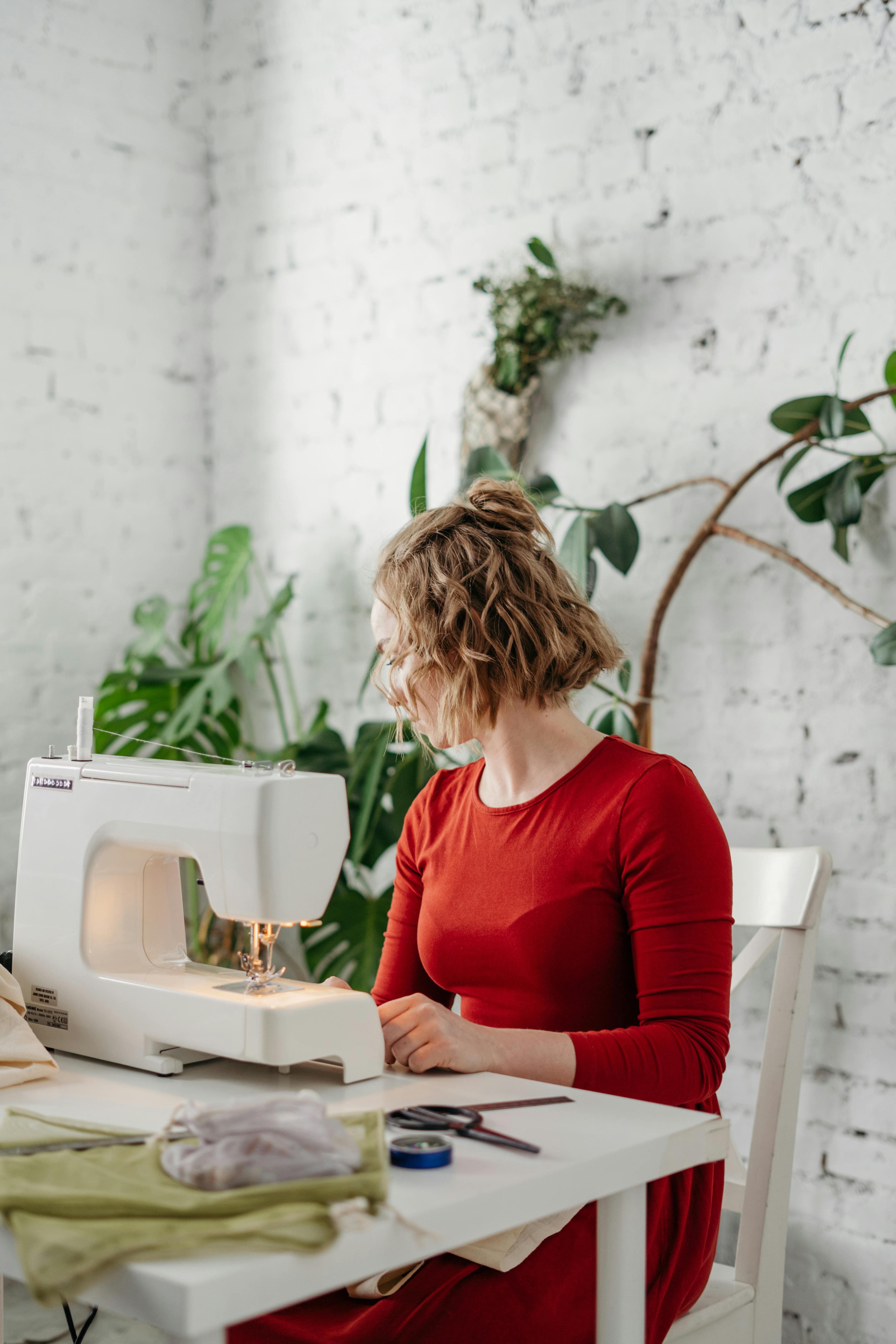 A woman getting ready to sew with a machine | Source: Pexels