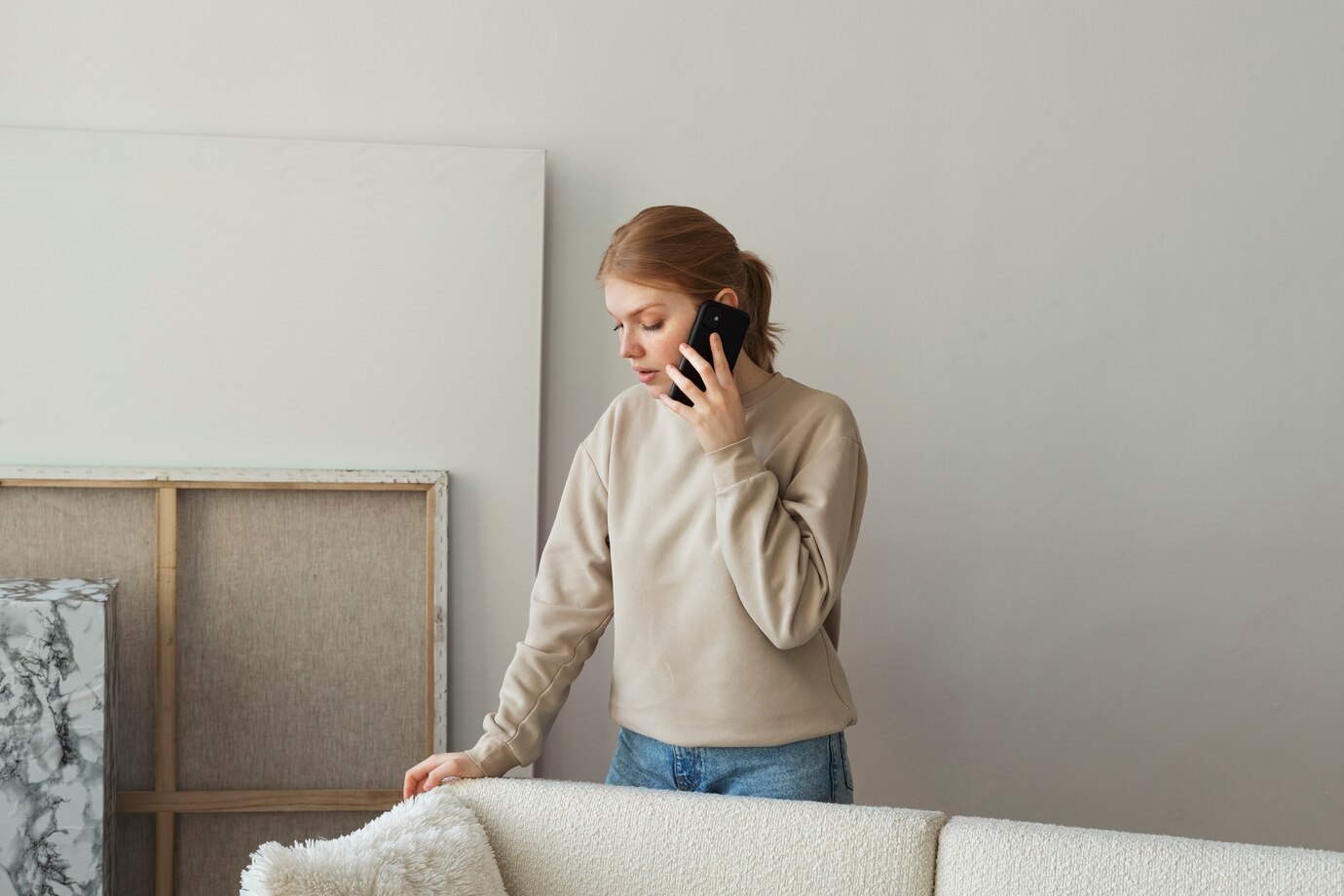 A sad woman talking on her phone | Source: Freepik